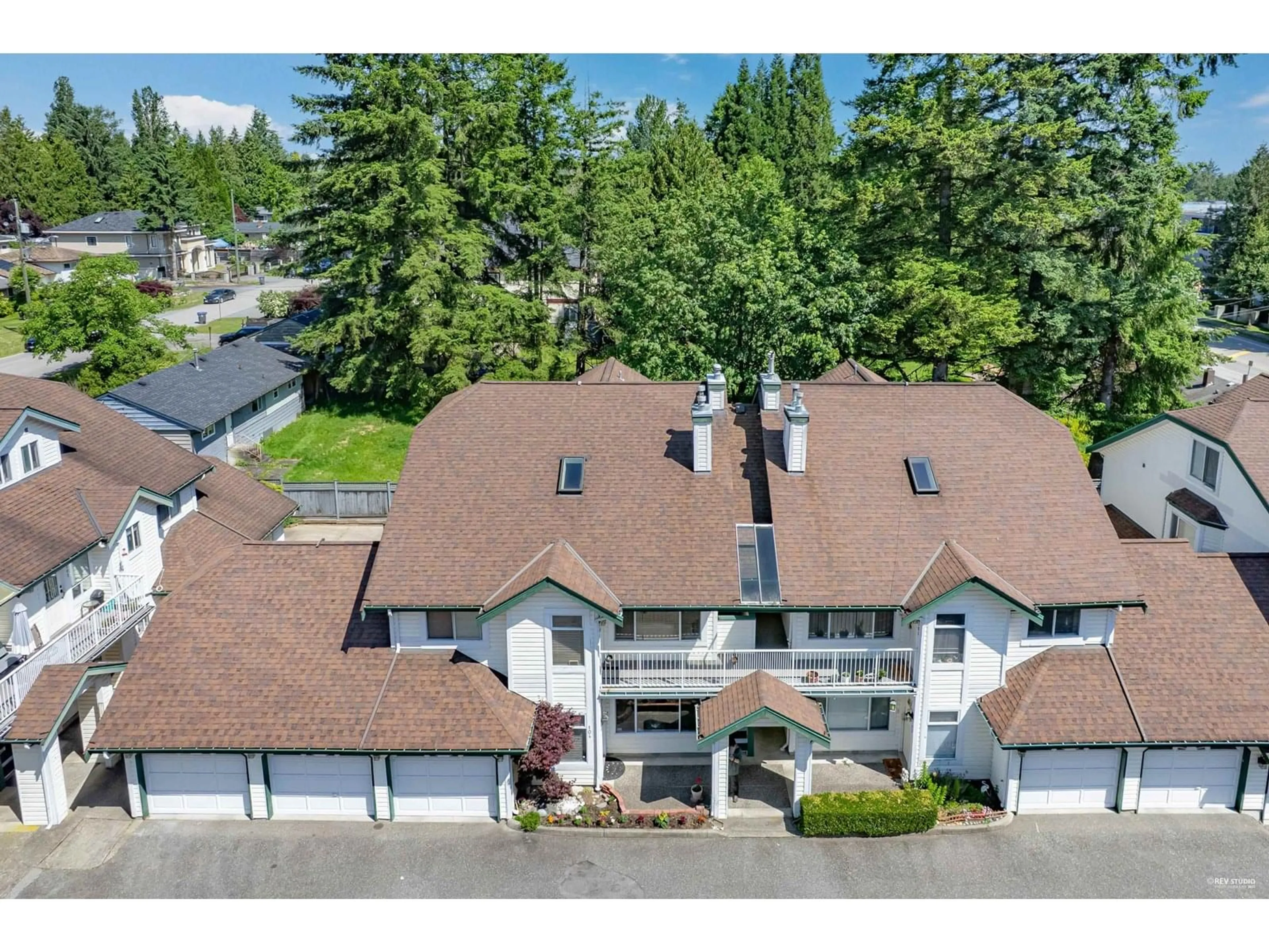 A pic from outside/outdoor area/front of a property/back of a property/a pic from drone, mountain view for 204 - 10308 155A, Surrey British Columbia V3R4K5