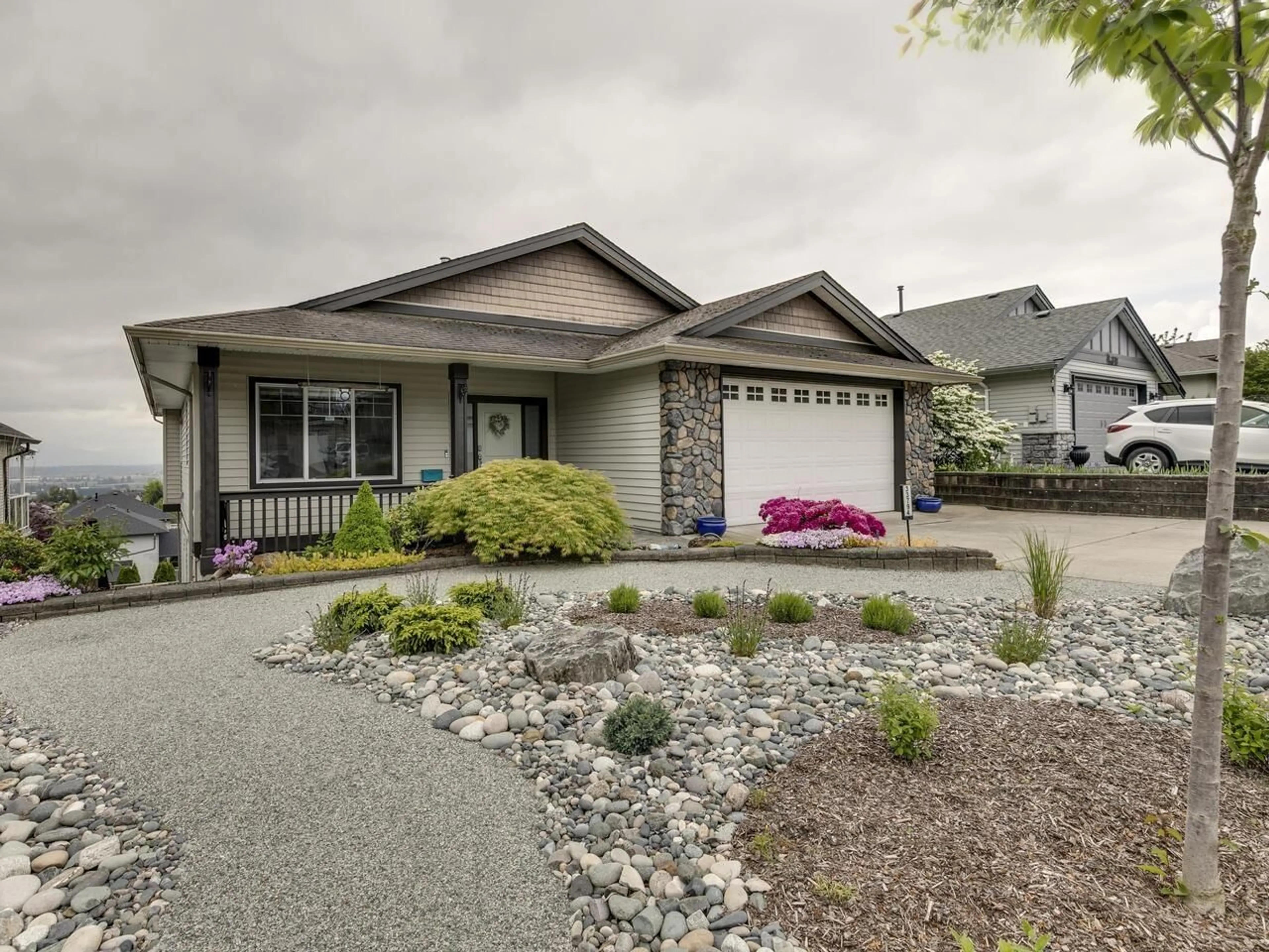 Home with vinyl exterior material, street for 33794 CHERRY, Mission British Columbia V2V2V6