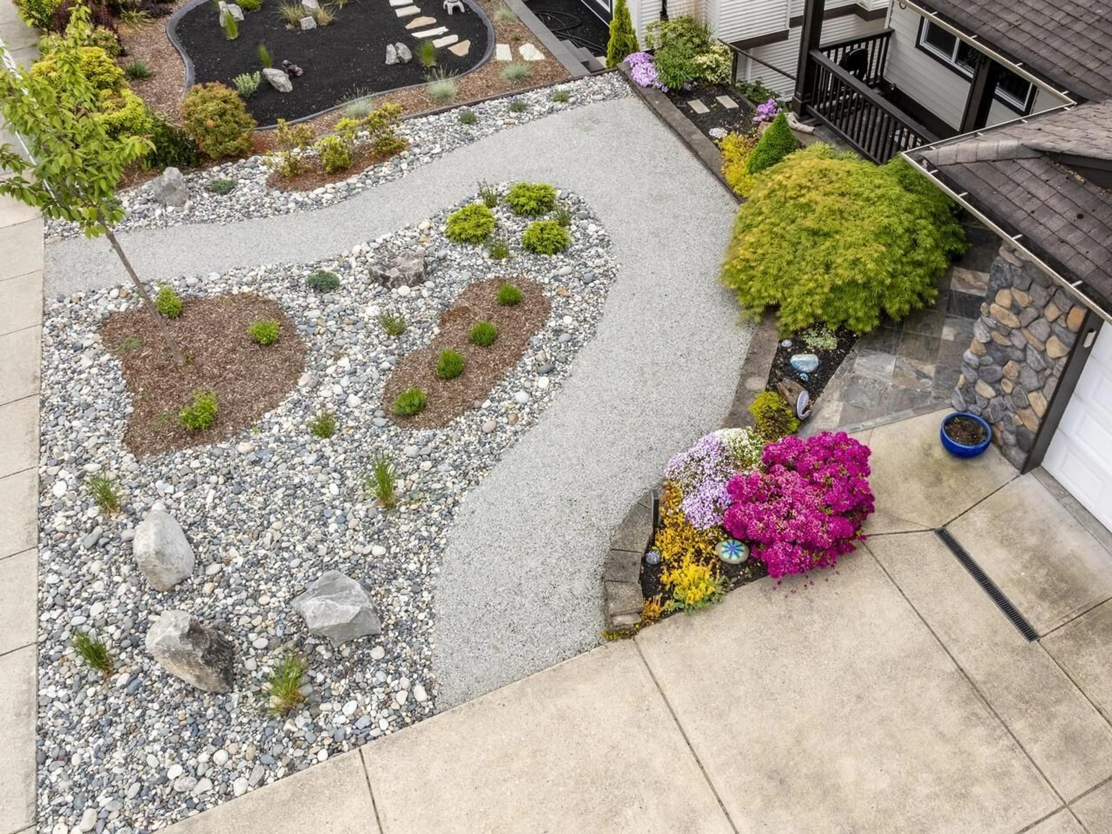 A pic from outside/outdoor area/front of a property/back of a property/a pic from drone, street for 33794 CHERRY, Mission British Columbia V2V2V6