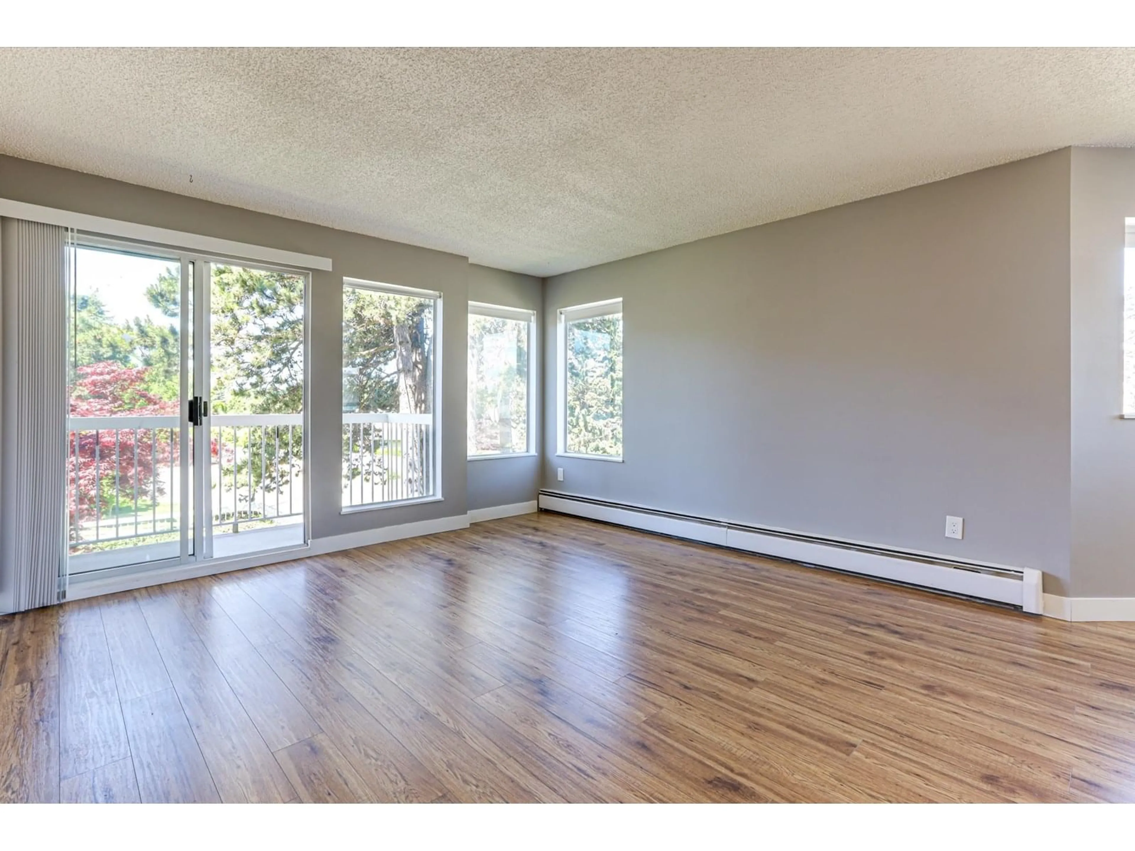 A pic of a room for 212 - 1860 SOUTHMERE EAST, Surrey British Columbia V4A6Y7