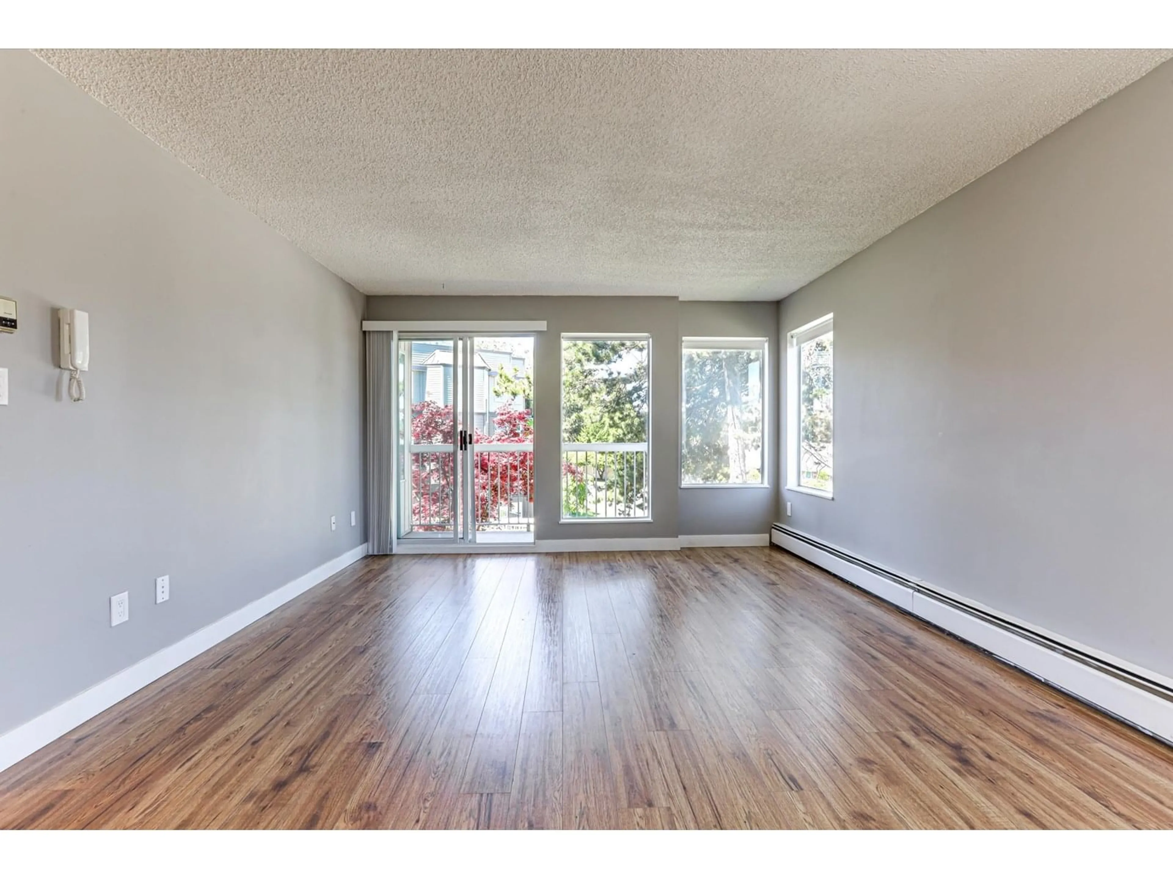 A pic of a room for 212 - 1860 SOUTHMERE EAST, Surrey British Columbia V4A6Y7