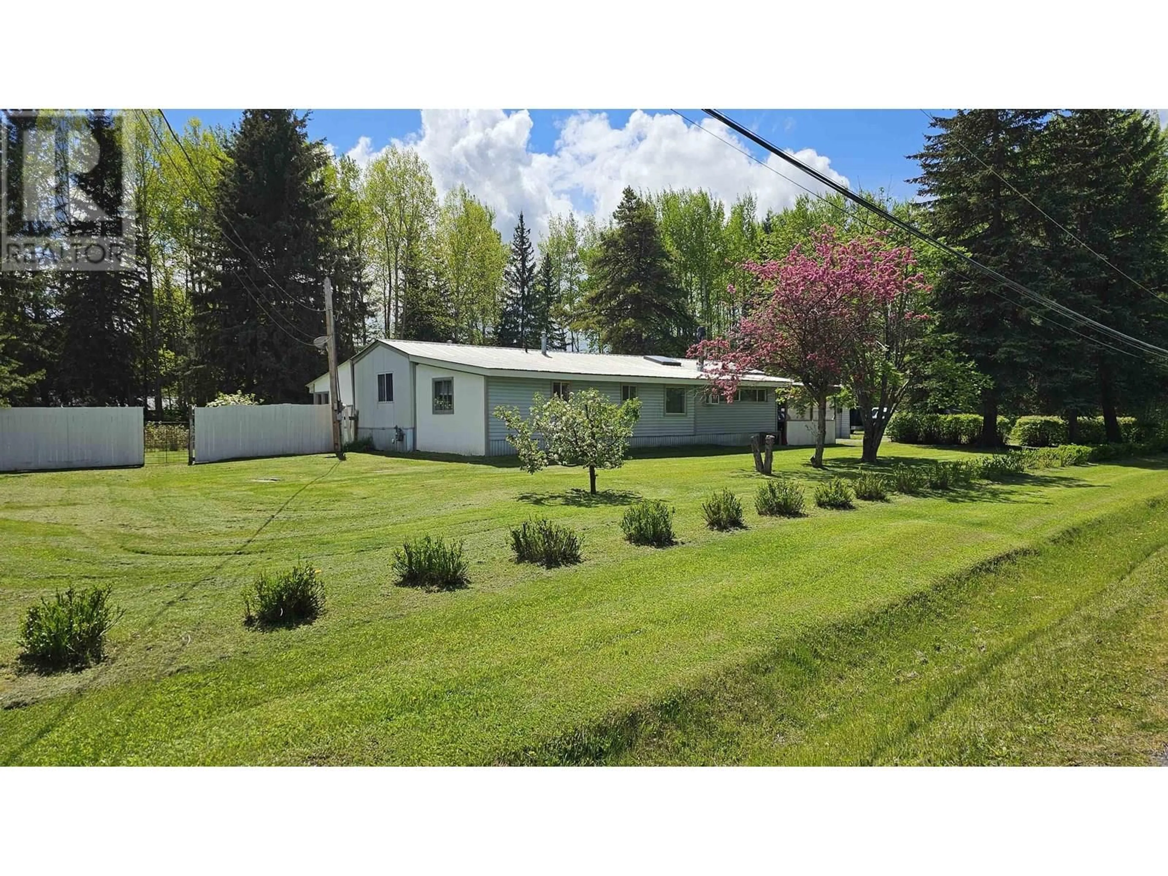 A pic from outside/outdoor area/front of a property/back of a property/a pic from drone, unknown for 718 FUTURE DRIVE, Quesnel British Columbia V2J6W1