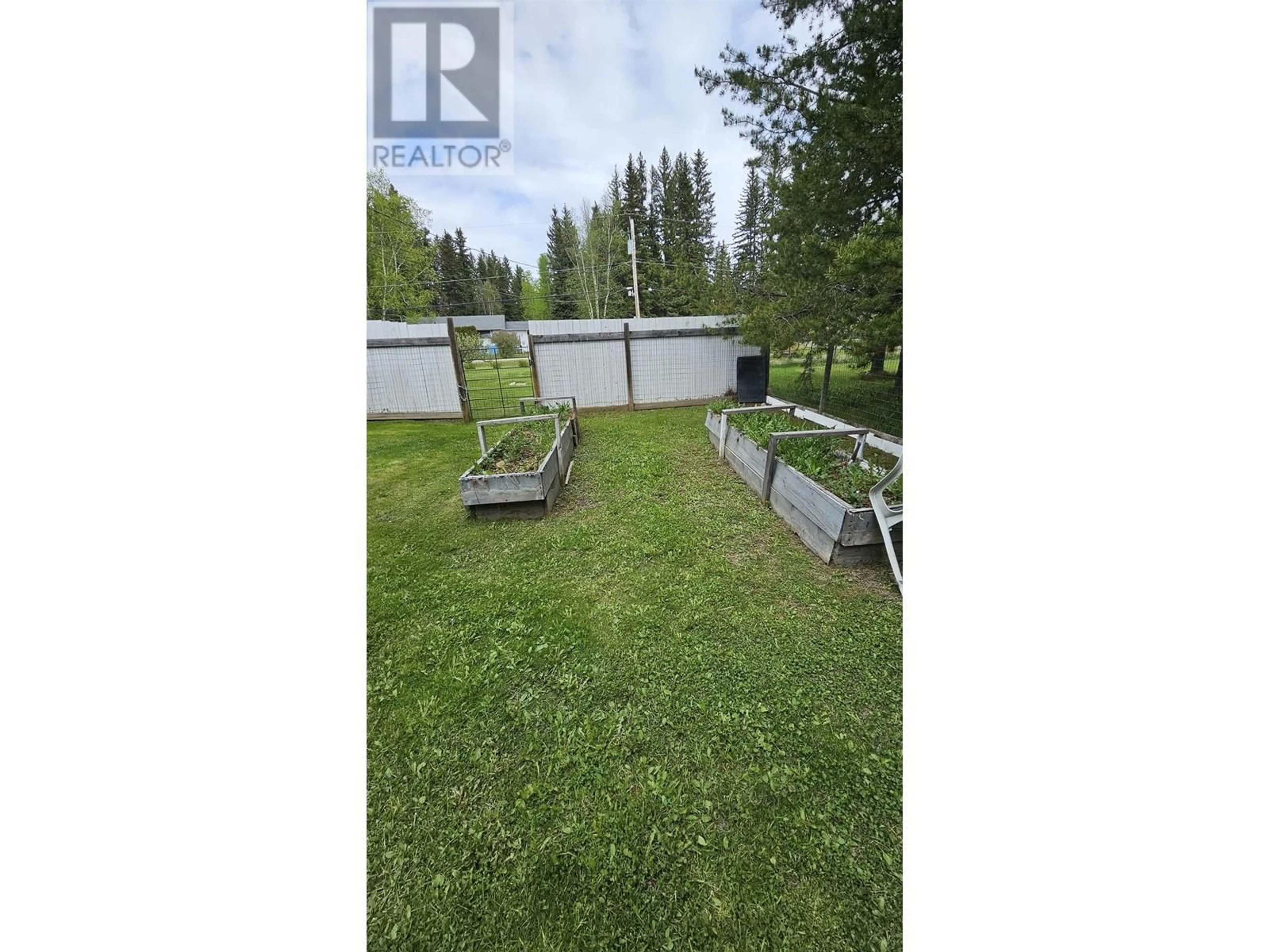 A pic from outside/outdoor area/front of a property/back of a property/a pic from drone, water/lake/river/ocean view for 718 FUTURE DRIVE, Quesnel British Columbia V2J6W1