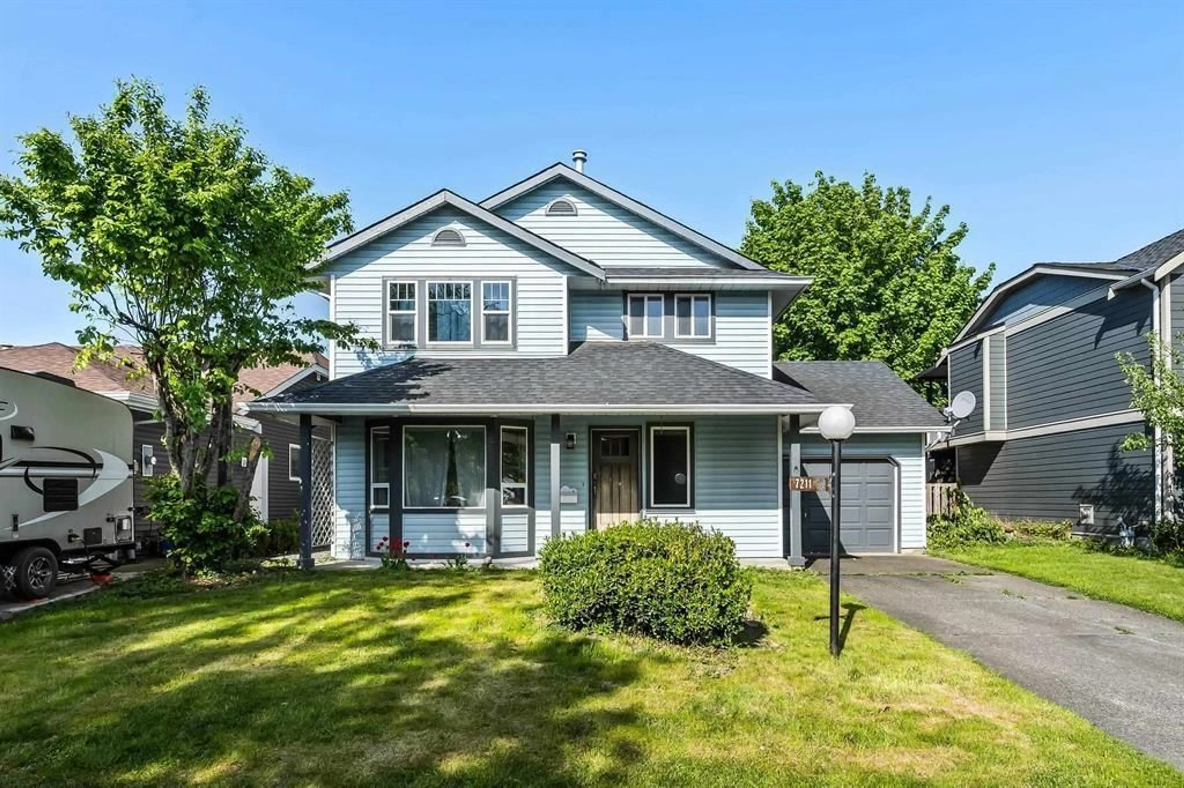 Home with vinyl exterior material, street for 7211 CIRCLE DRIVE, Chilliwack British Columbia V2R2S6