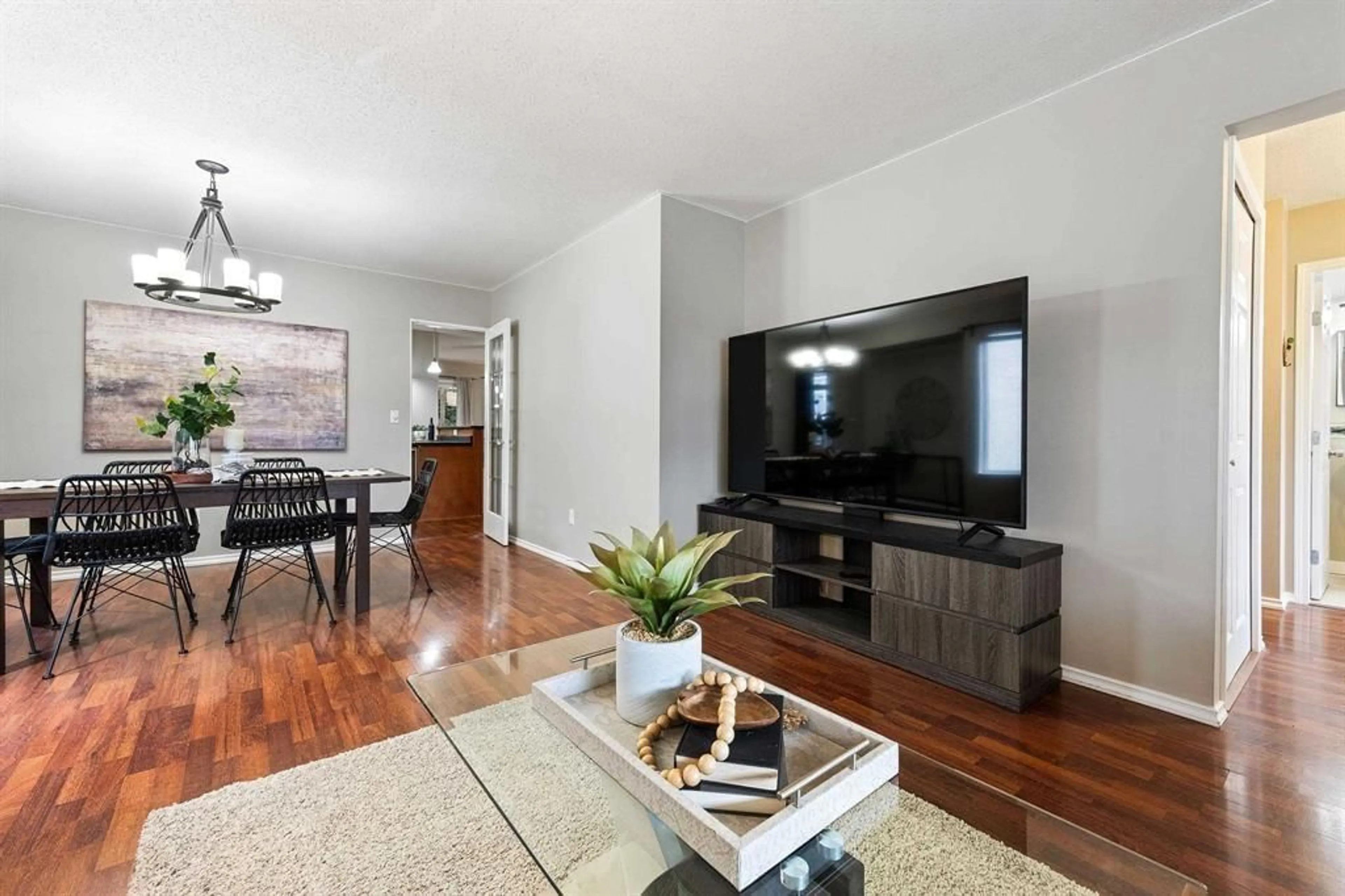Living room with furniture, wood/laminate floor for 7211 CIRCLE DRIVE, Chilliwack British Columbia V2R2S6