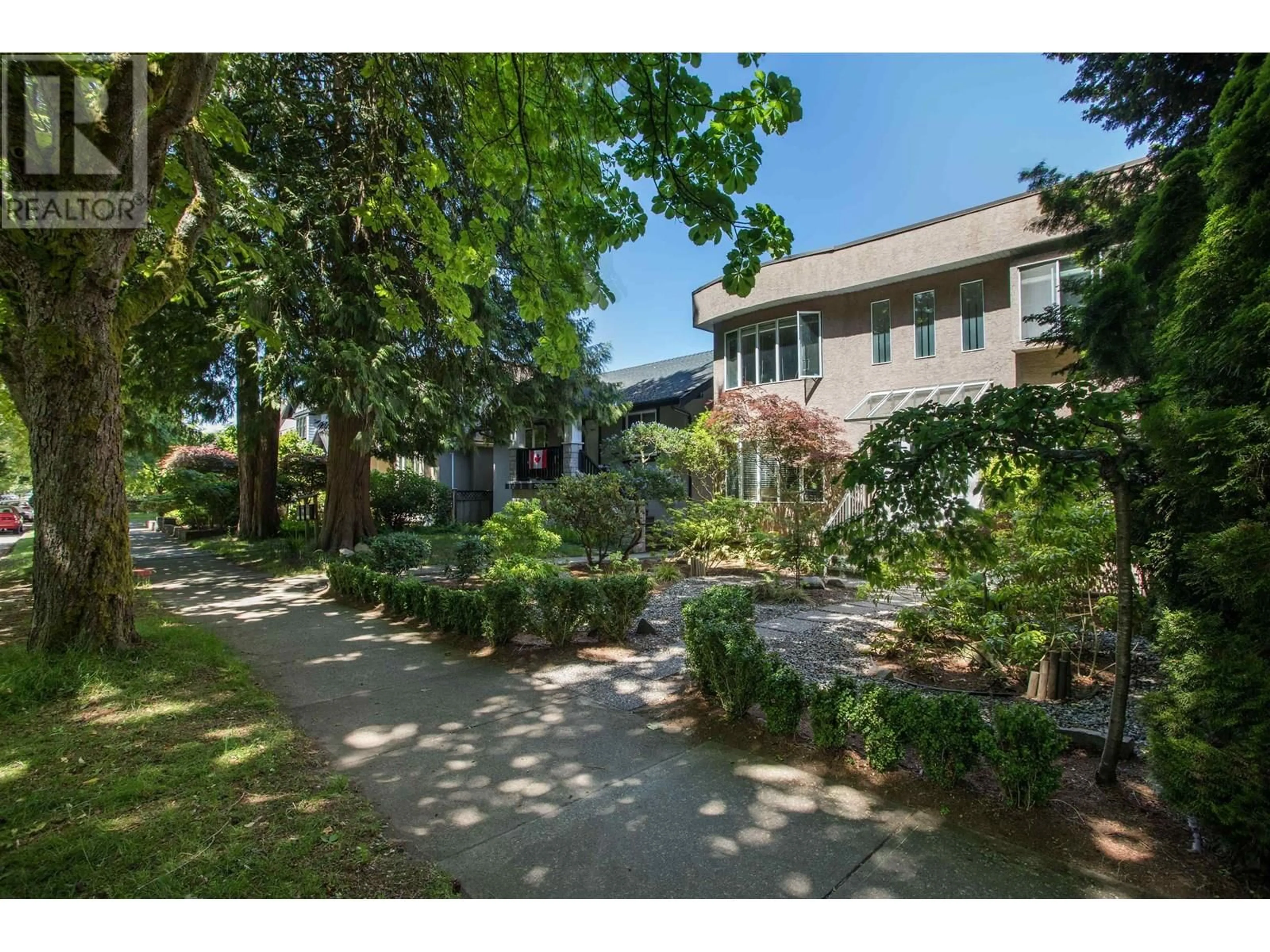 A pic from outside/outdoor area/front of a property/back of a property/a pic from drone, street for 2945 12TH AVENUE, Vancouver British Columbia V6K2R2