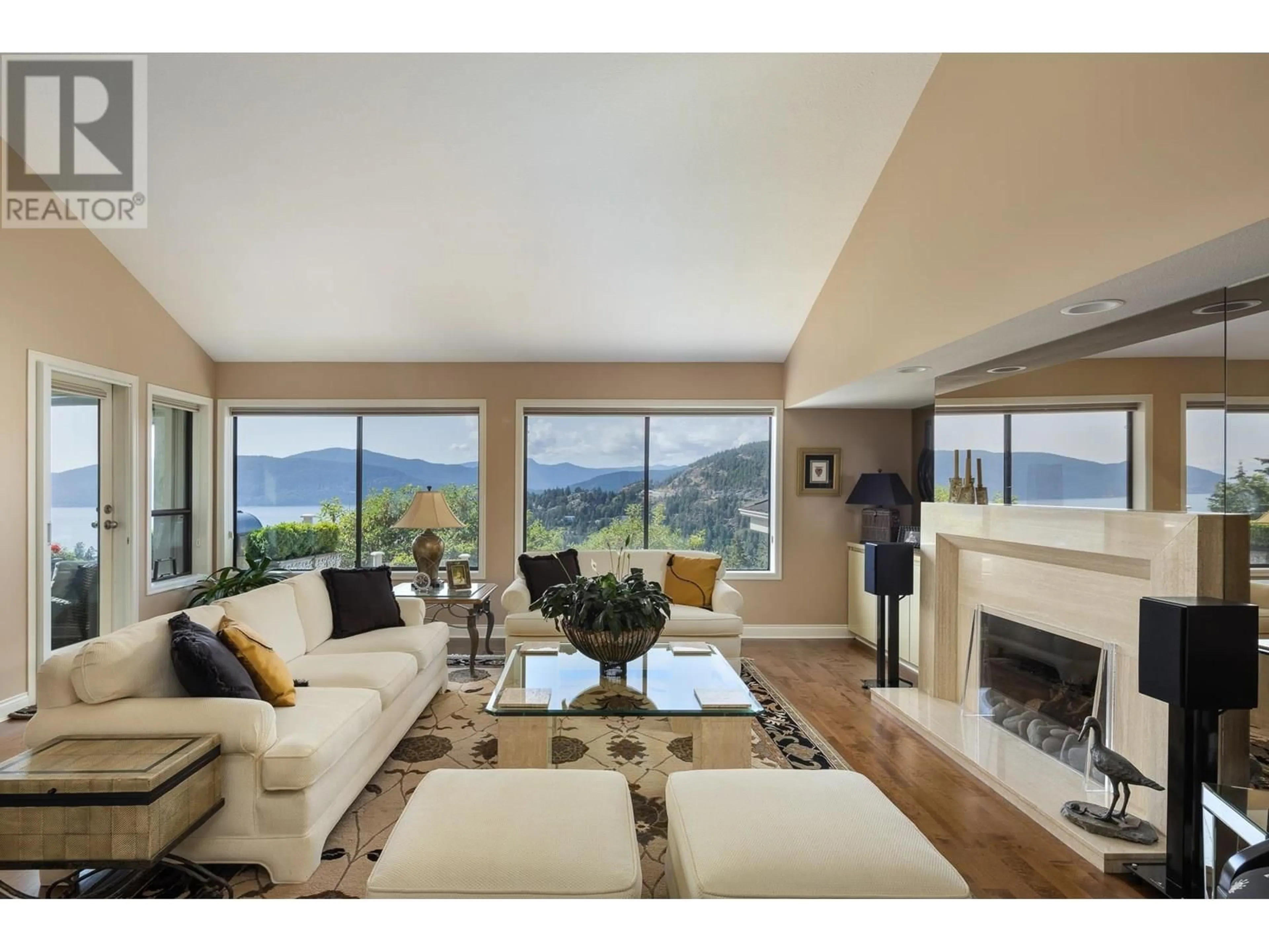 Living room with furniture, unknown for 5267 ASPEN DRIVE, West Vancouver British Columbia V7W2E7
