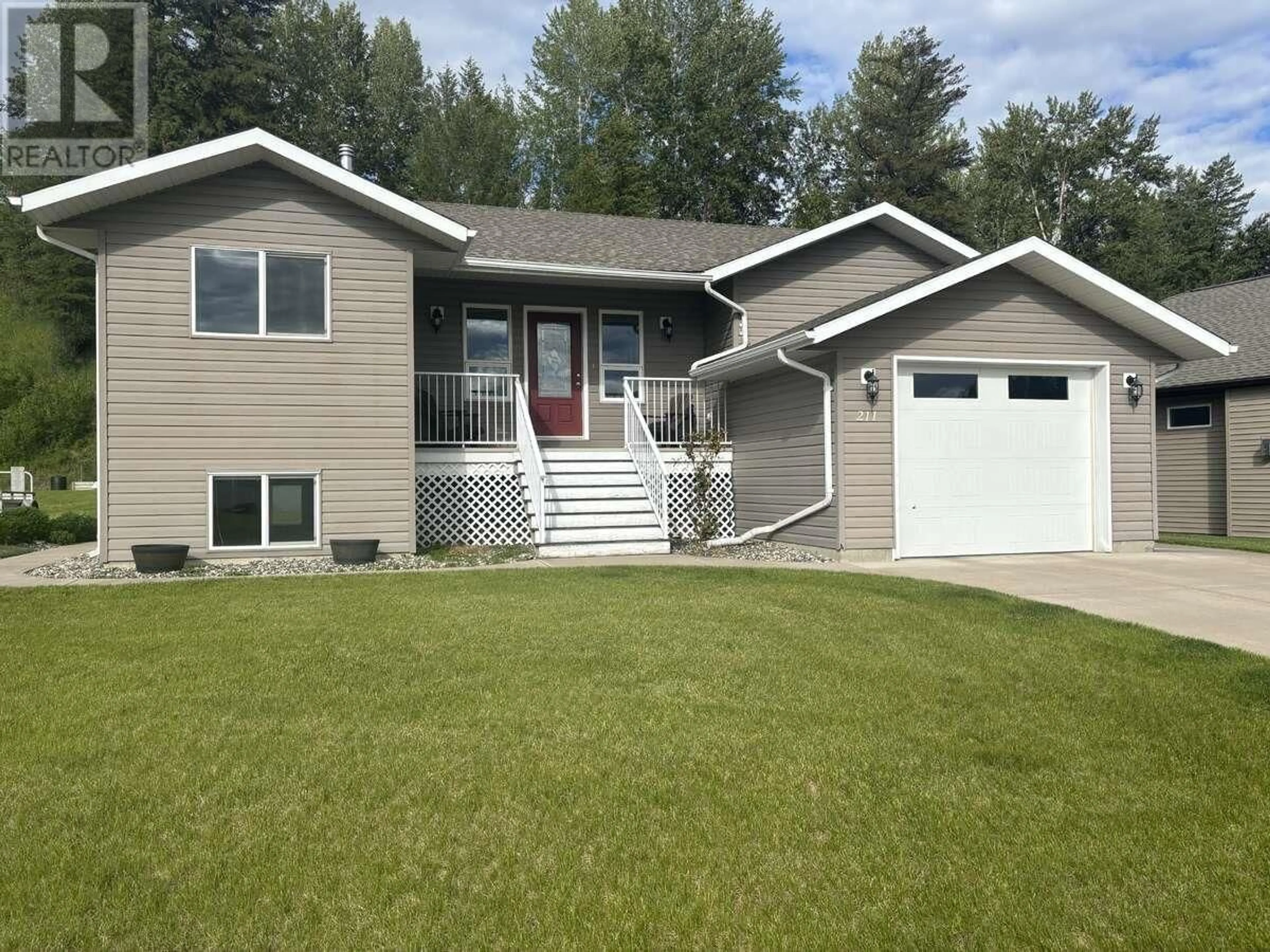Home with vinyl exterior material, street for 211 NICKEL RIDGE AVENUE, Quesnel British Columbia V2J6P6
