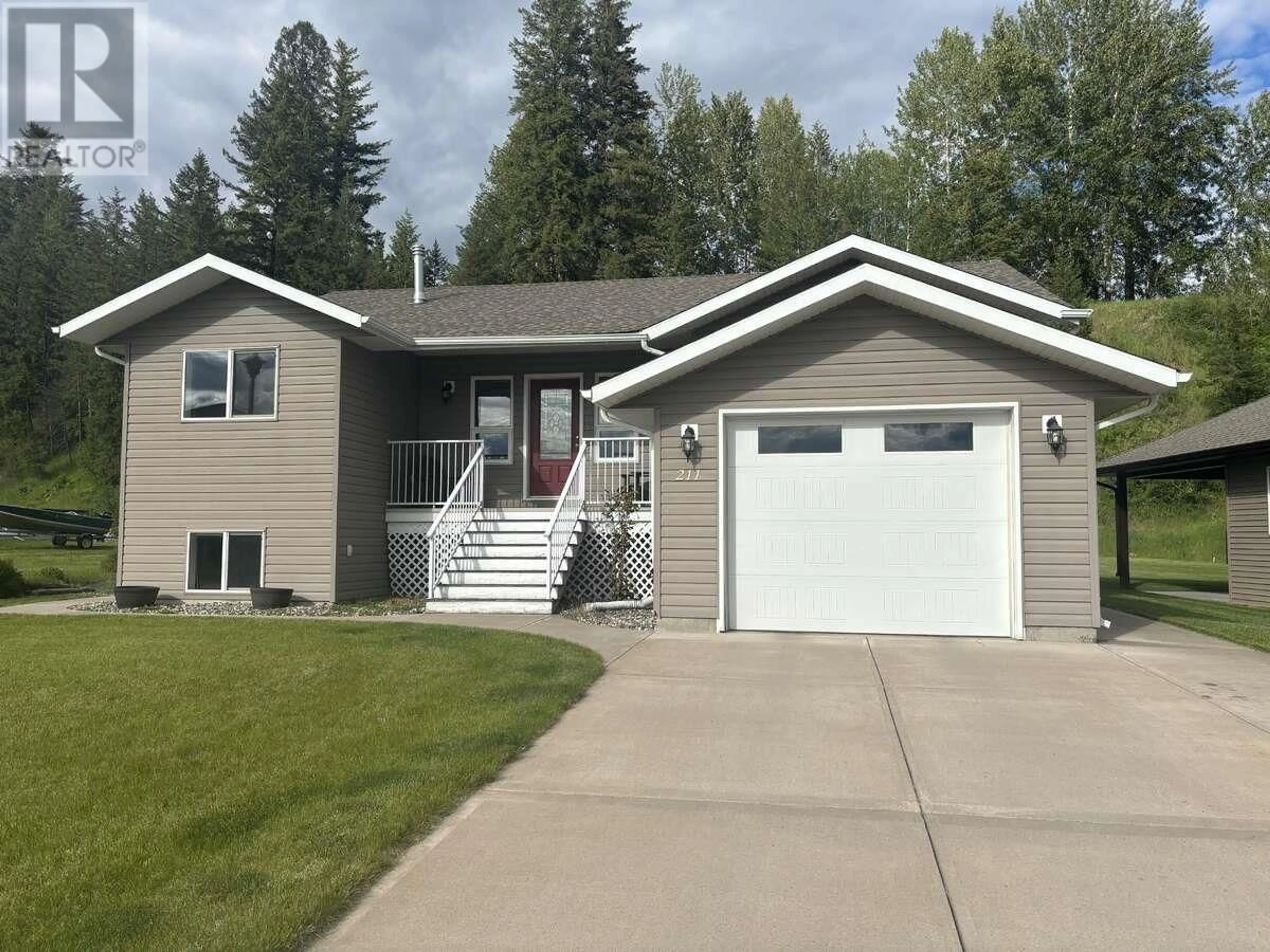 Home with vinyl exterior material, street for 211 NICKEL RIDGE AVENUE, Quesnel British Columbia V2J6P6