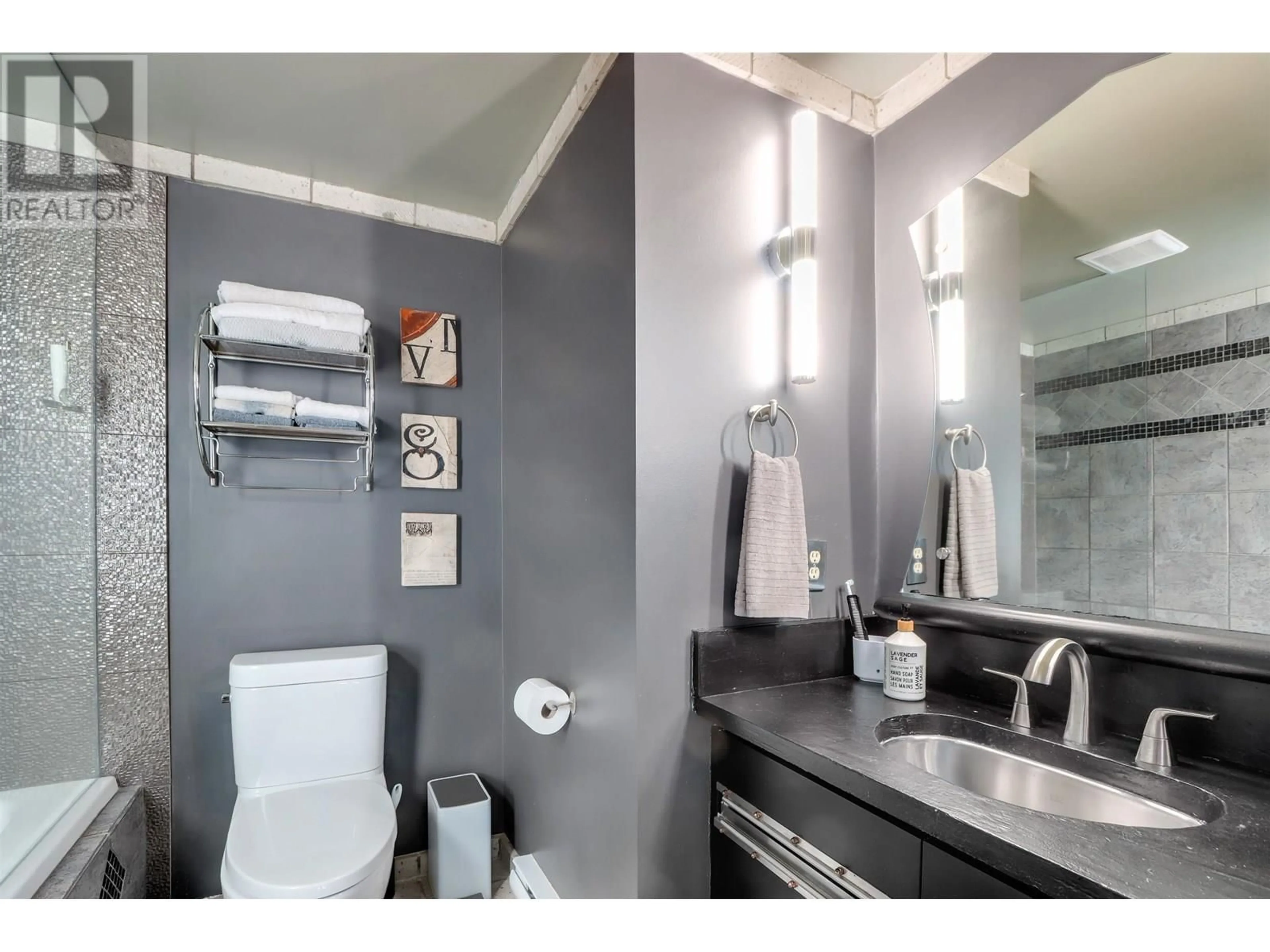 Standard bathroom, ceramic/tile floor for 11 - 2083 3RD AVENUE, Vancouver British Columbia V6J1L4