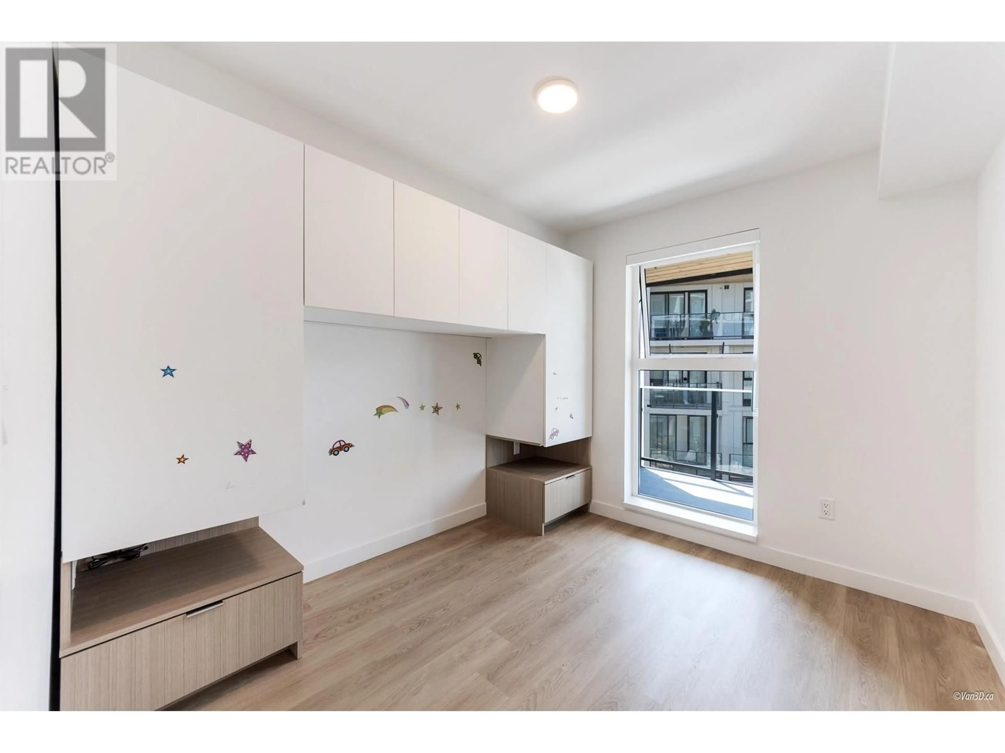 Unknown for 305 - 9888 UNIVERSITY CRESCENT, Burnaby British Columbia V5A0G4