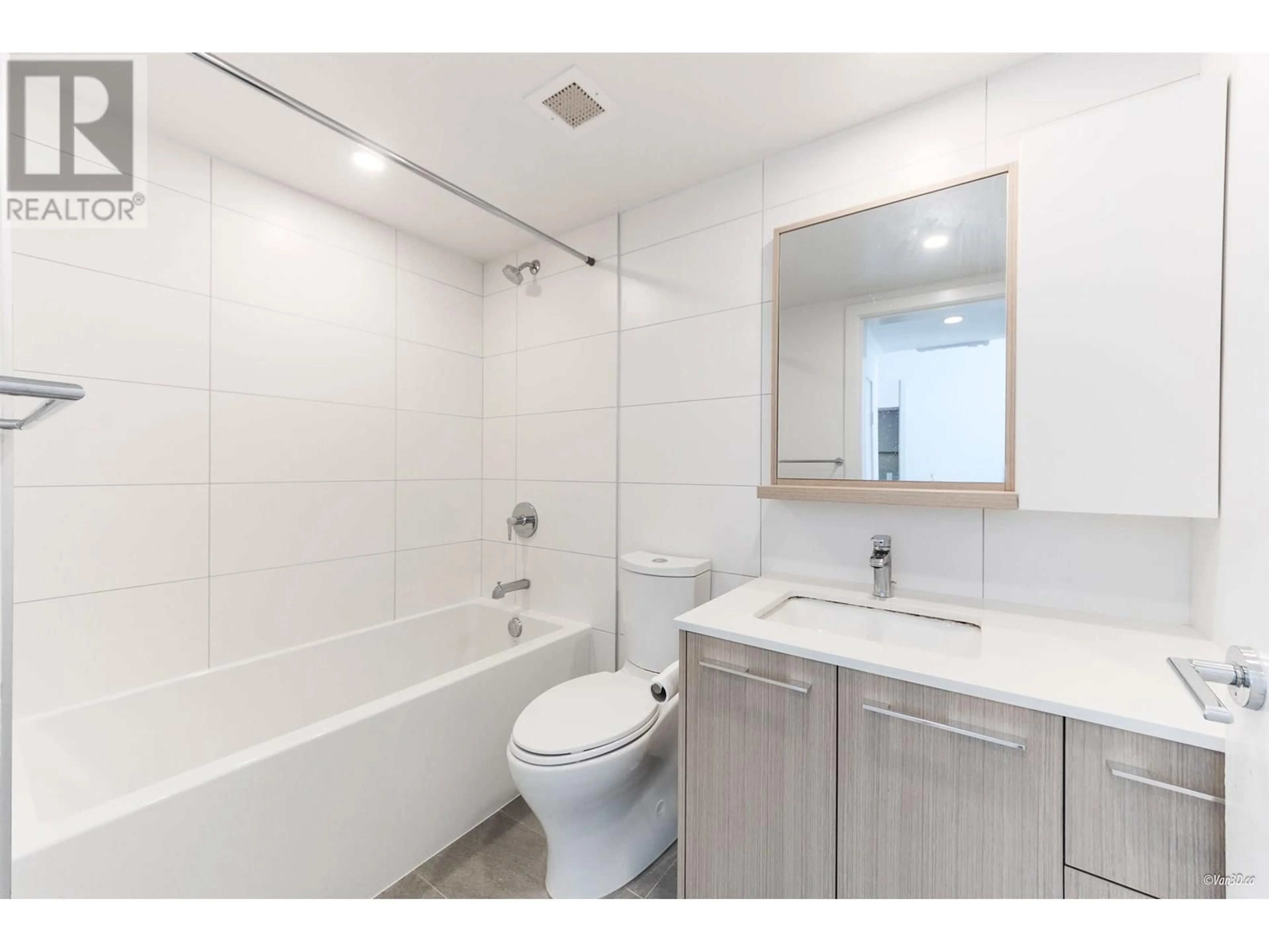 Standard bathroom, unknown for 305 - 9888 UNIVERSITY CRESCENT, Burnaby British Columbia V5A0G4