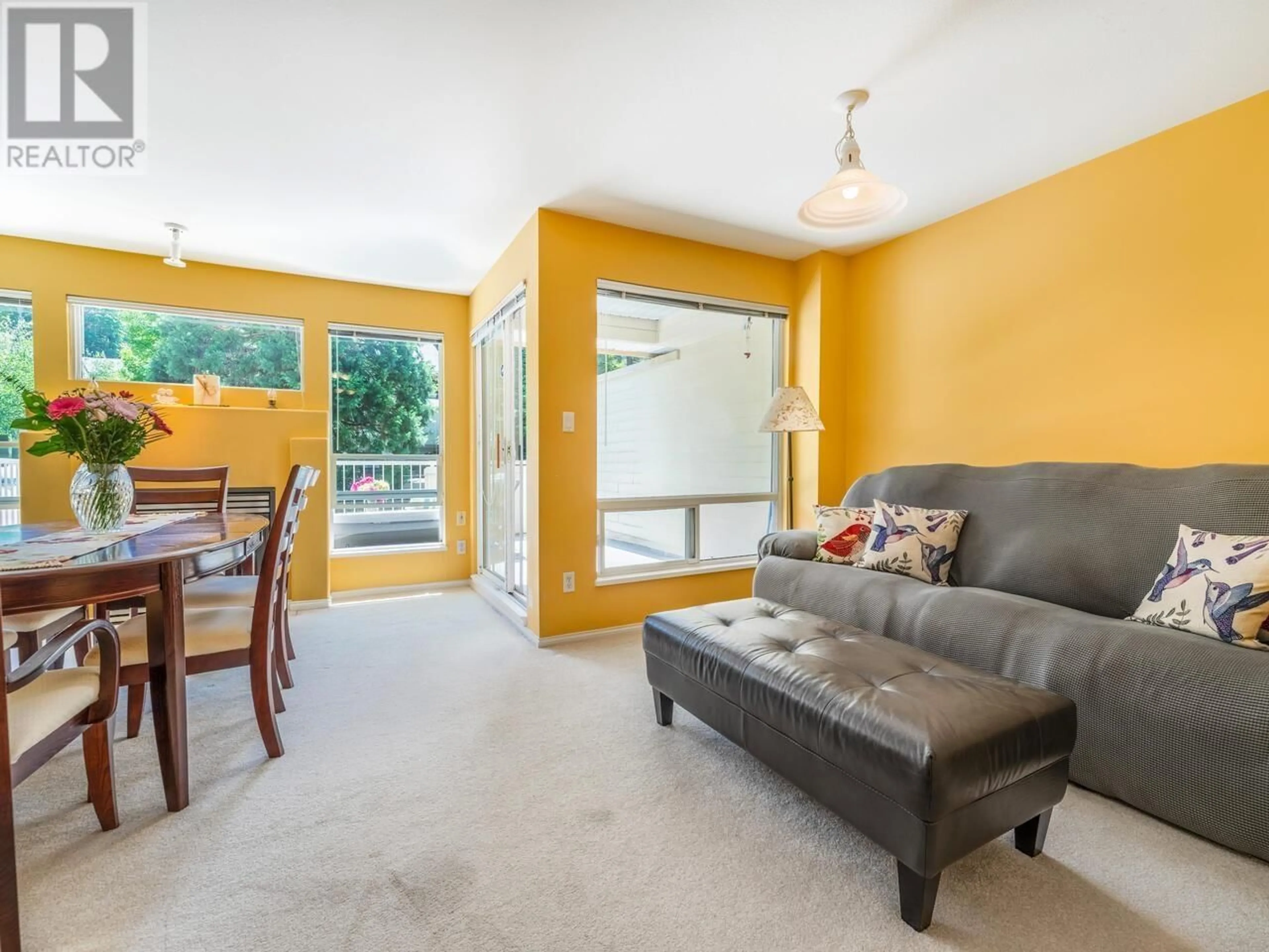 Living room with furniture, unknown for 94 - 8701 16TH AVENUE, Burnaby British Columbia V3N5B5