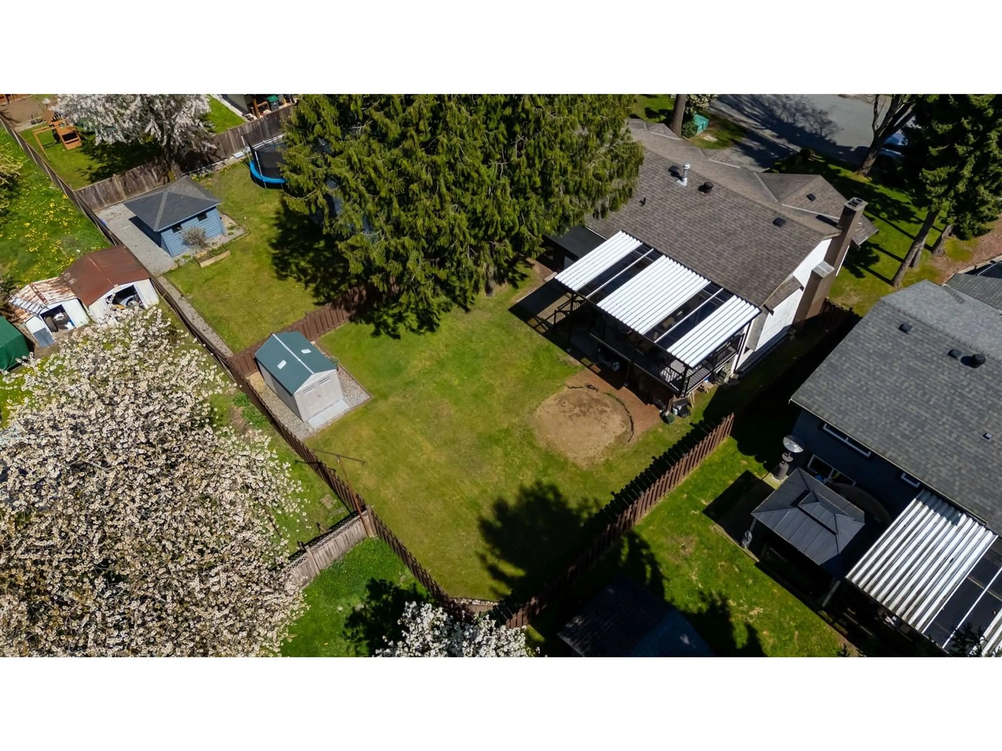A pic from outside/outdoor area/front of a property/back of a property/a pic from drone, street for 7307 TODD, Surrey British Columbia V3W7N5