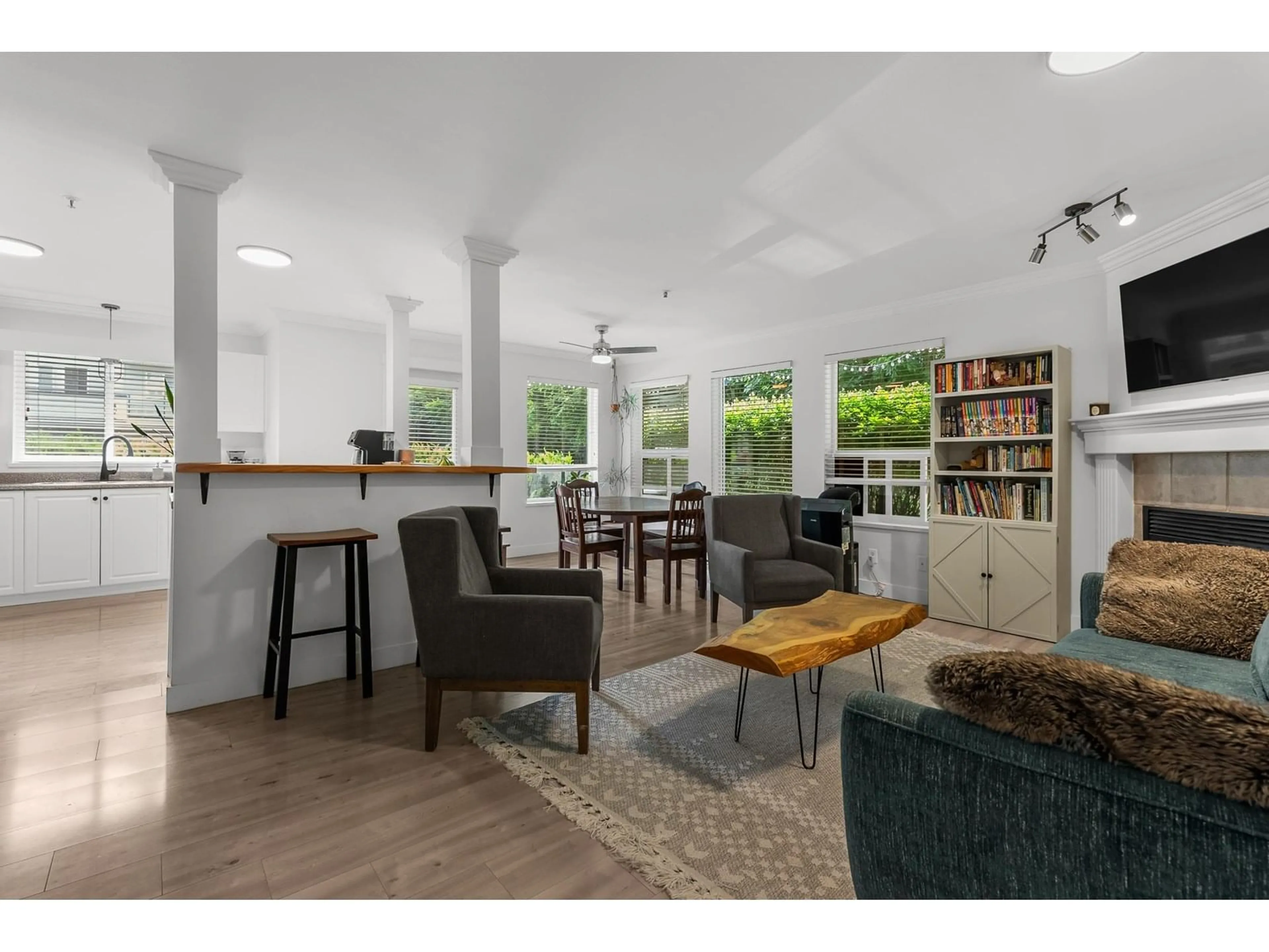 Open concept kitchen, unknown for 103 - 33708 KING, Abbotsford British Columbia V2S8C6