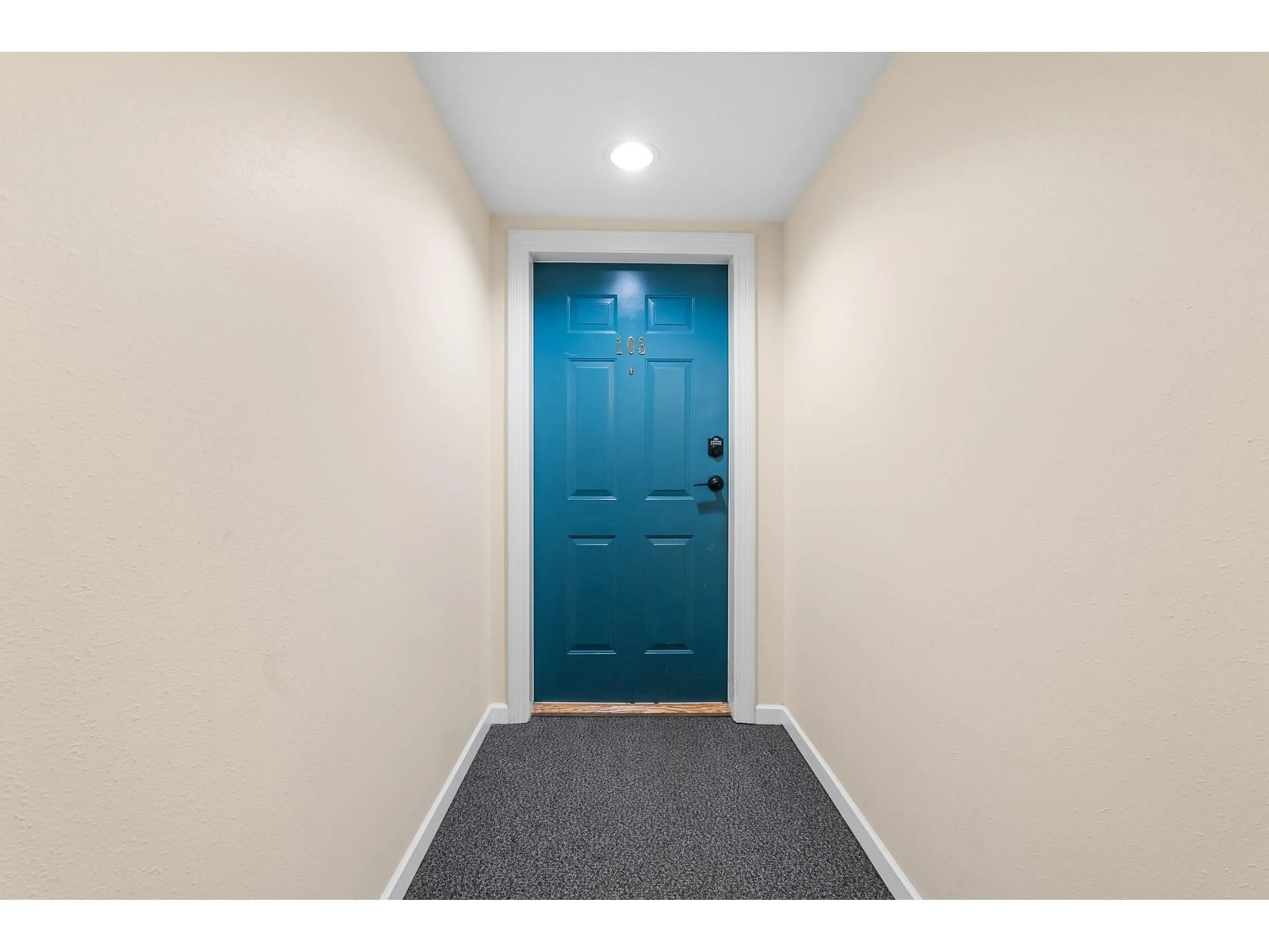Indoor entryway for 103 - 33708 KING, Abbotsford British Columbia V2S8C6