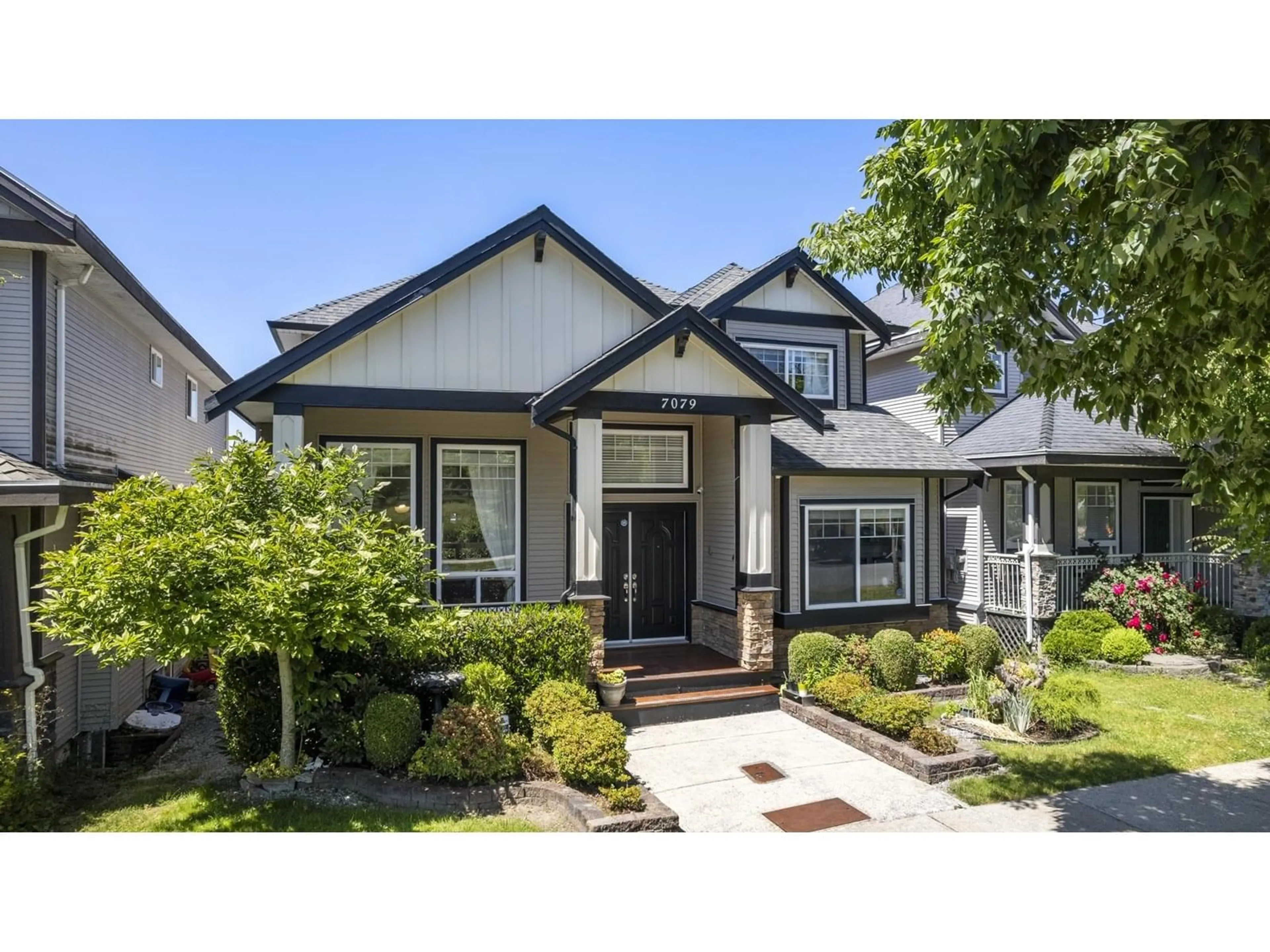 Home with vinyl exterior material, street for 7079 190, Surrey British Columbia V4N5N9
