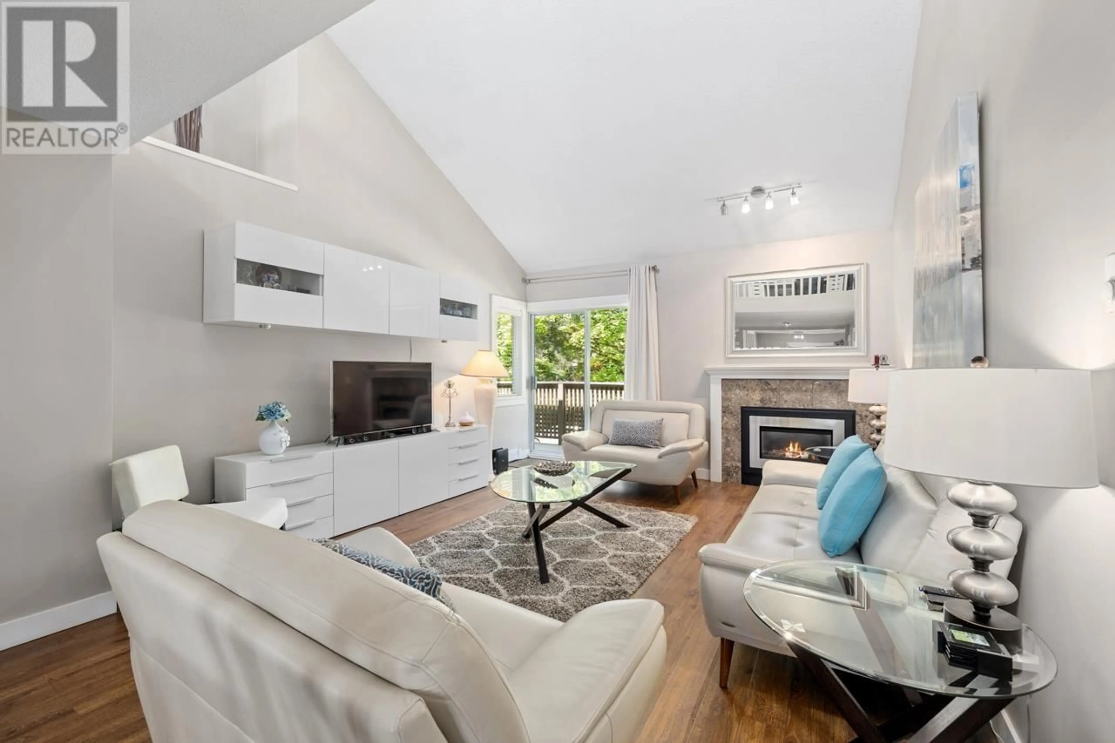 Living room with furniture, unknown for 916 ROCHE POINT DRIVE, North Vancouver British Columbia V7H2T5
