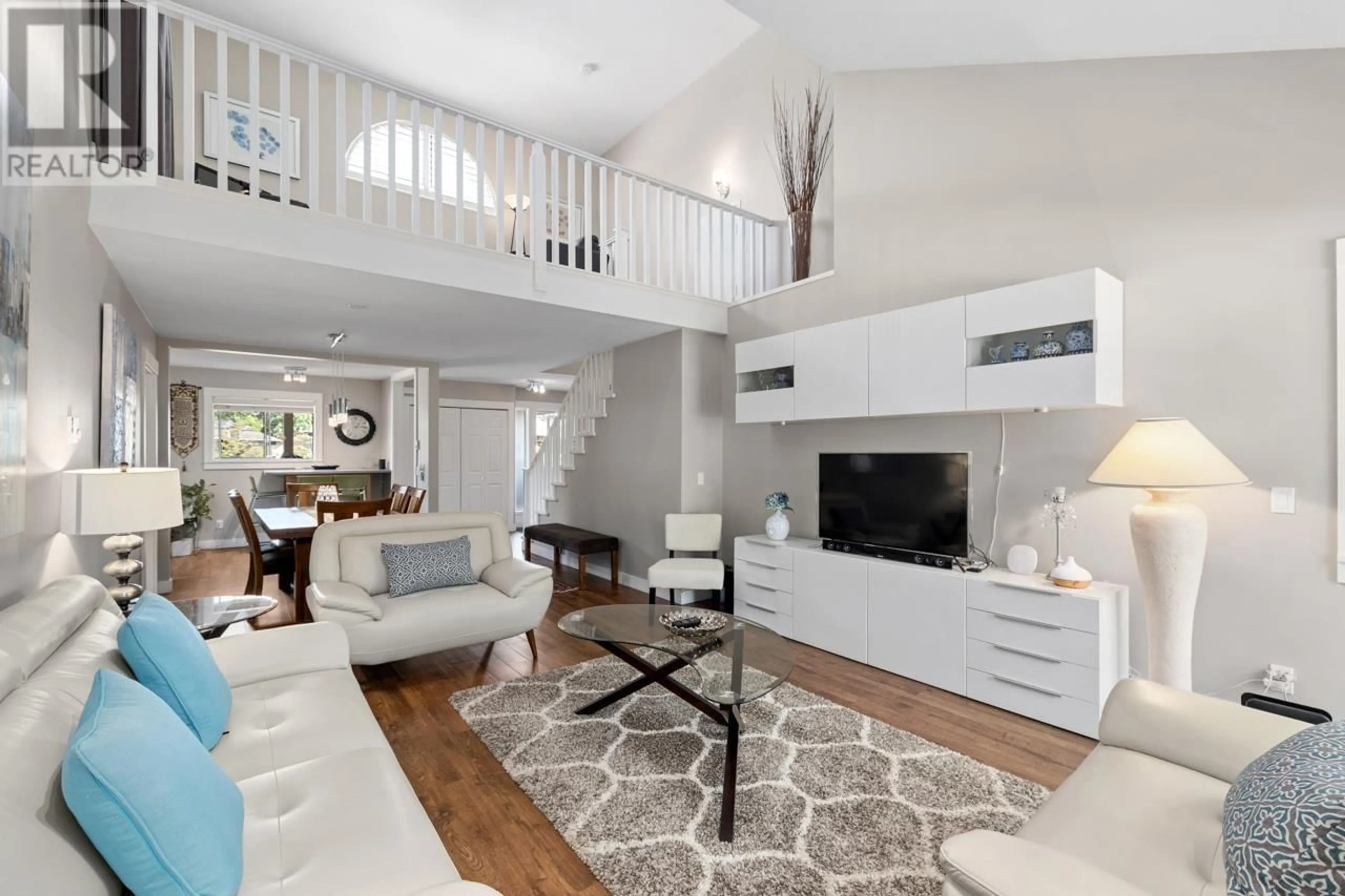 Living room with furniture, unknown for 916 ROCHE POINT DRIVE, North Vancouver British Columbia V7H2T5