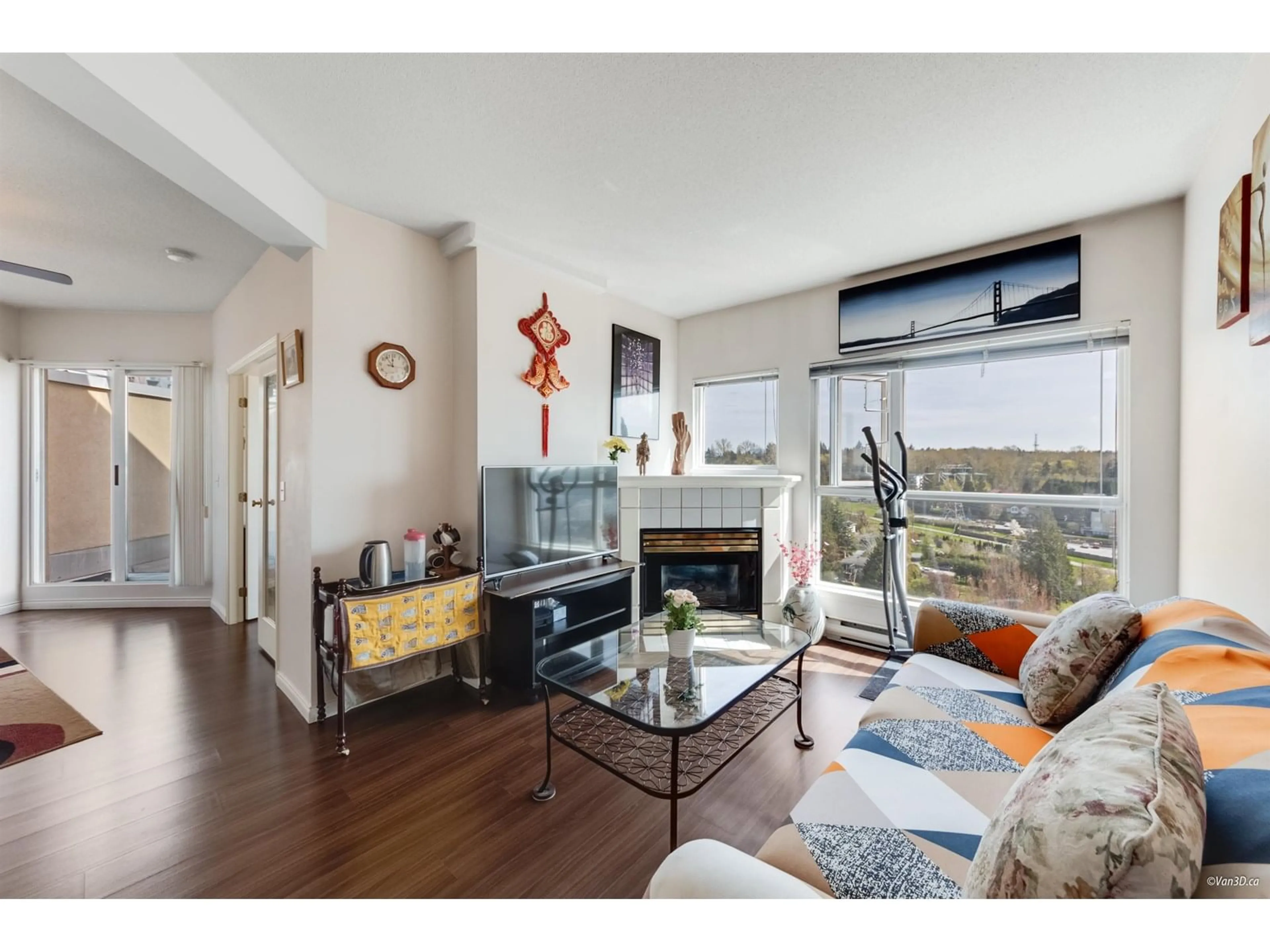 Living room with furniture, wood/laminate floor for 1502 - 9830 WHALLEY, Surrey British Columbia V3T5S7