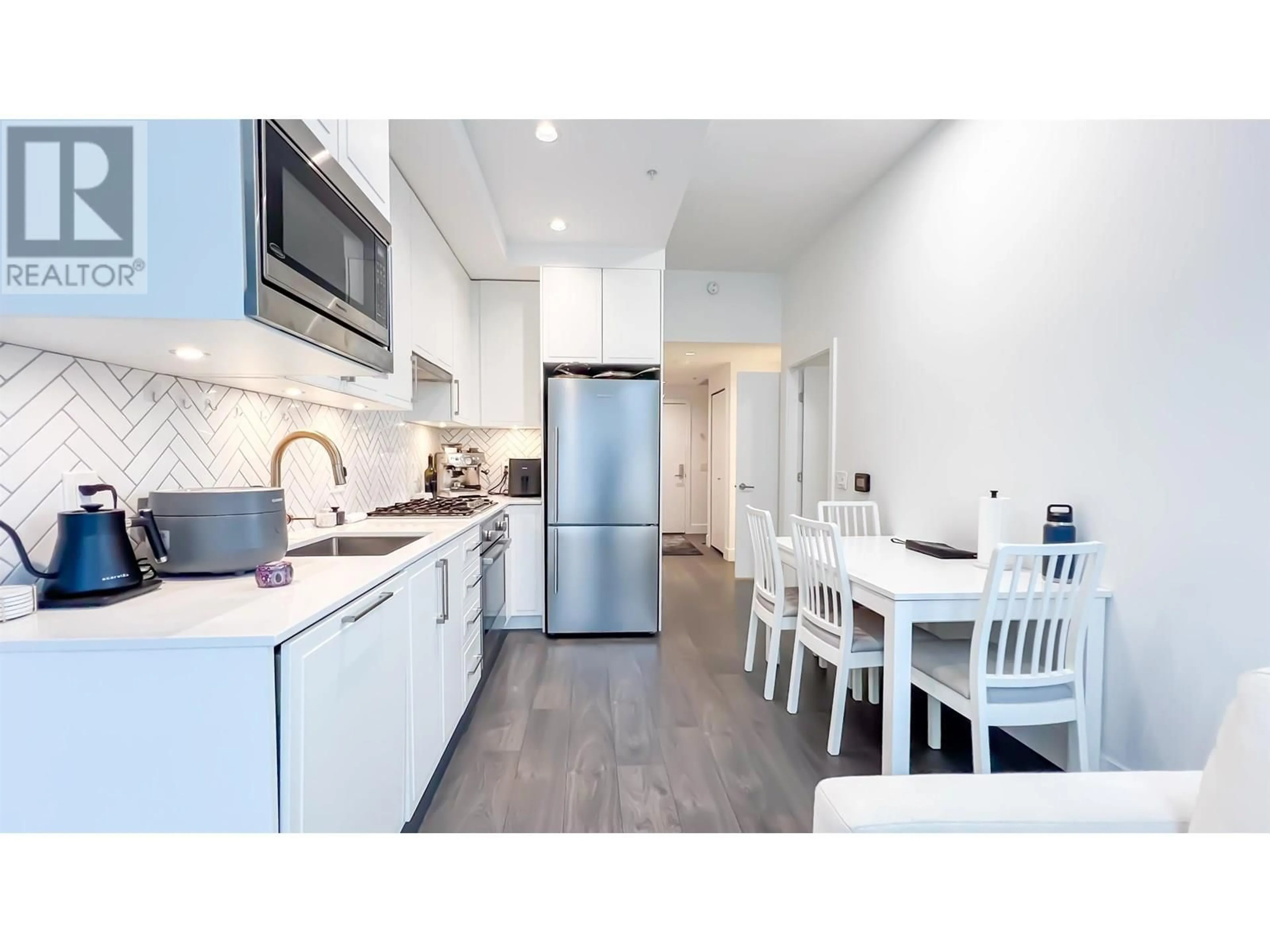 Open concept kitchen, unknown for 502 - 2435 KINGSWAY, Vancouver British Columbia V5R5G8