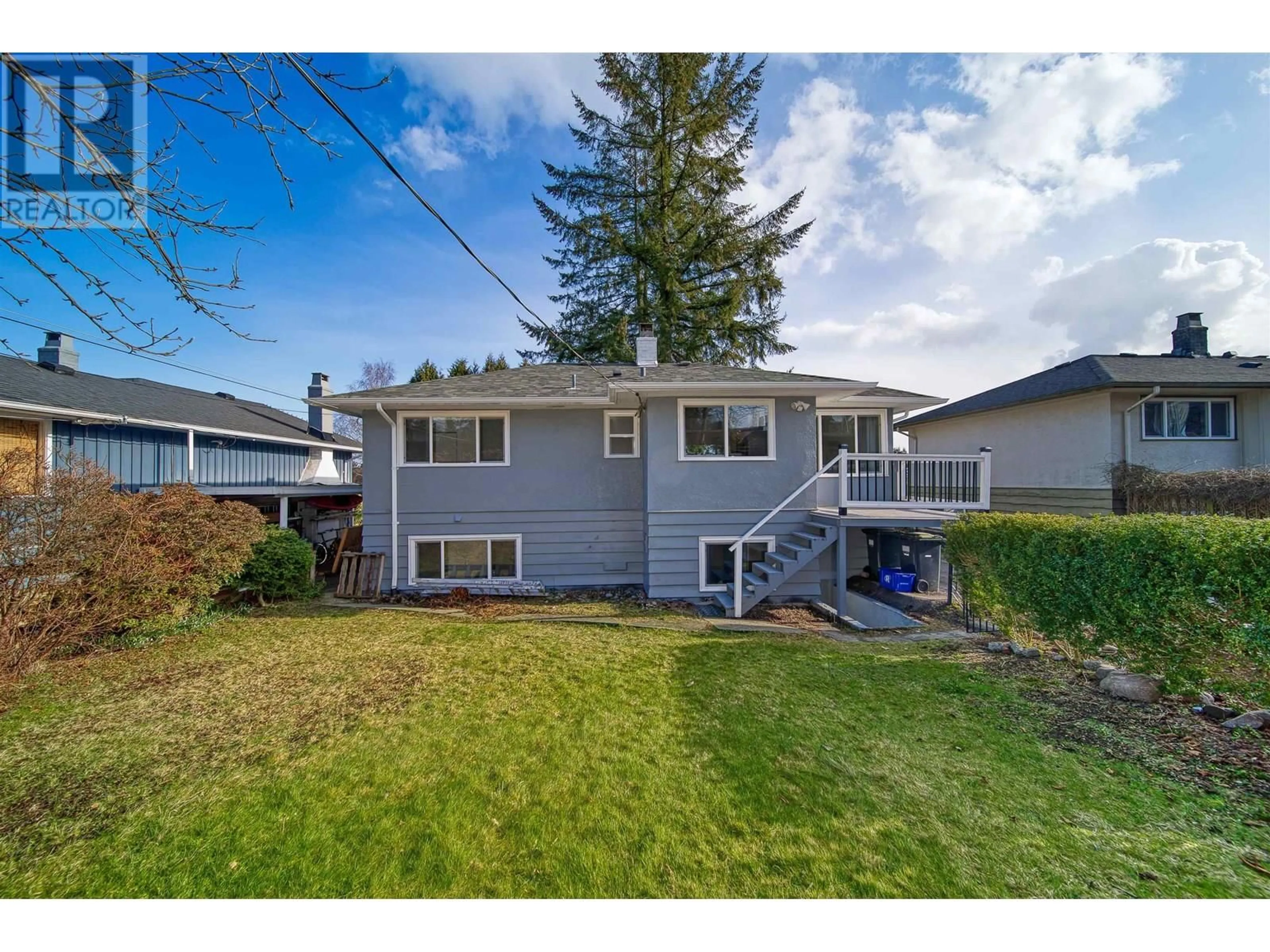 A pic from outside/outdoor area/front of a property/back of a property/a pic from drone, street for 860 WHITCHURCH STREET, North Vancouver British Columbia V7L2A4