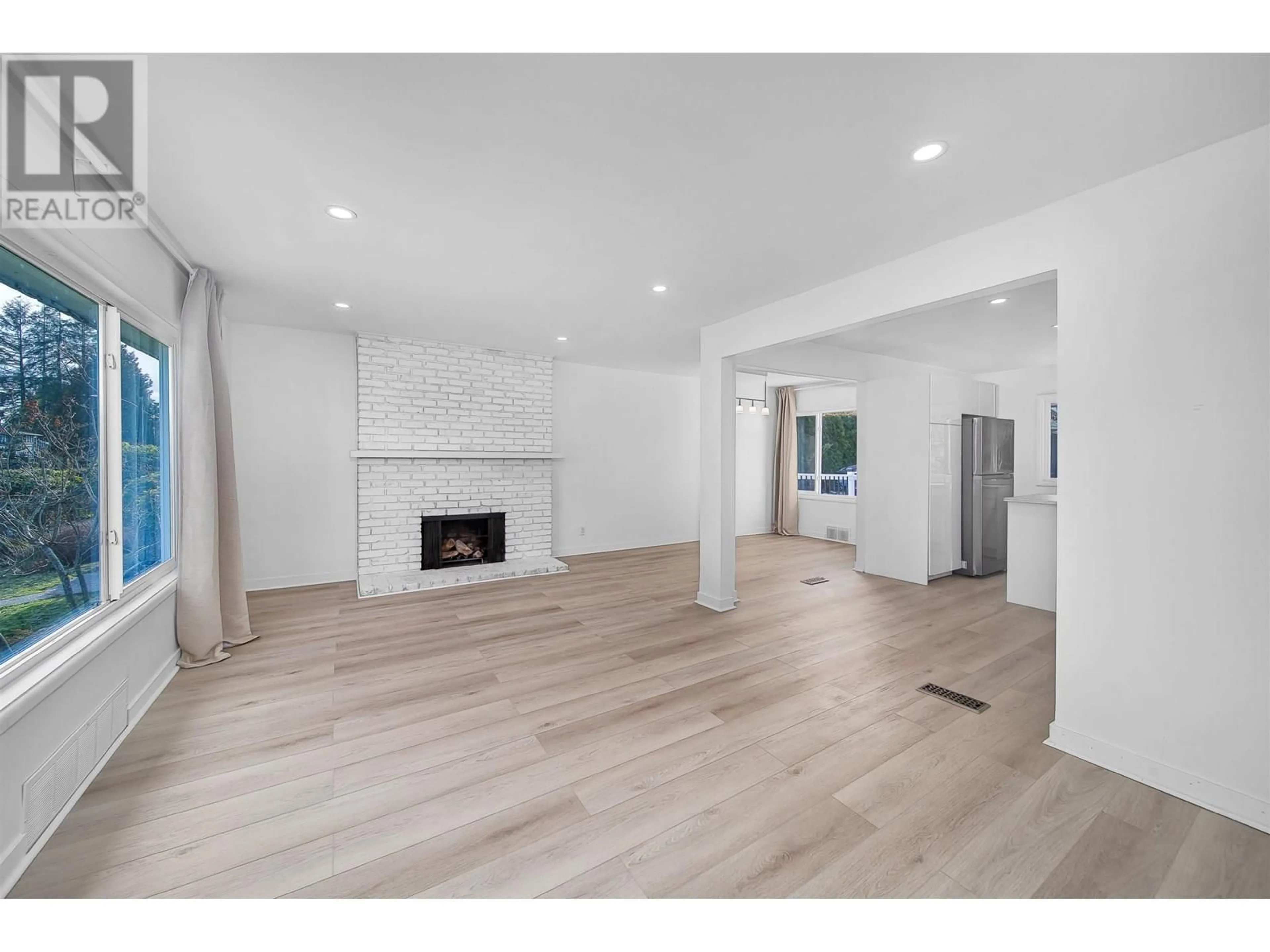 A pic of a room for 860 WHITCHURCH STREET, North Vancouver British Columbia V7L2A4