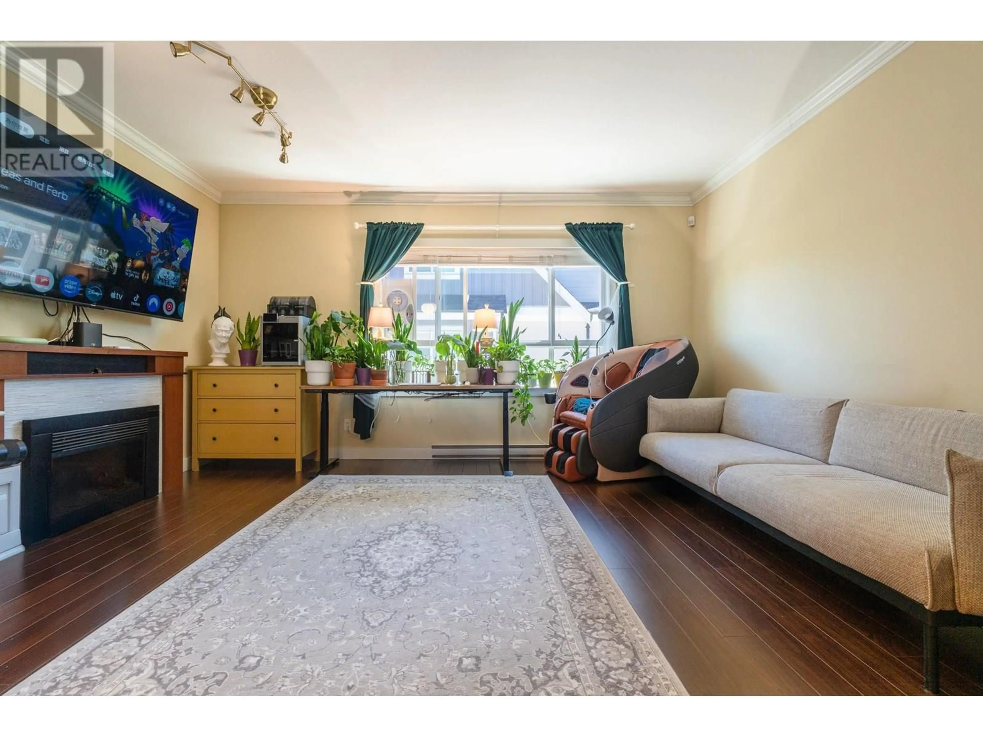 Living room with furniture, wood/laminate floor for 10 - 6199 BIRCH STREET, Richmond British Columbia V6Y0E4