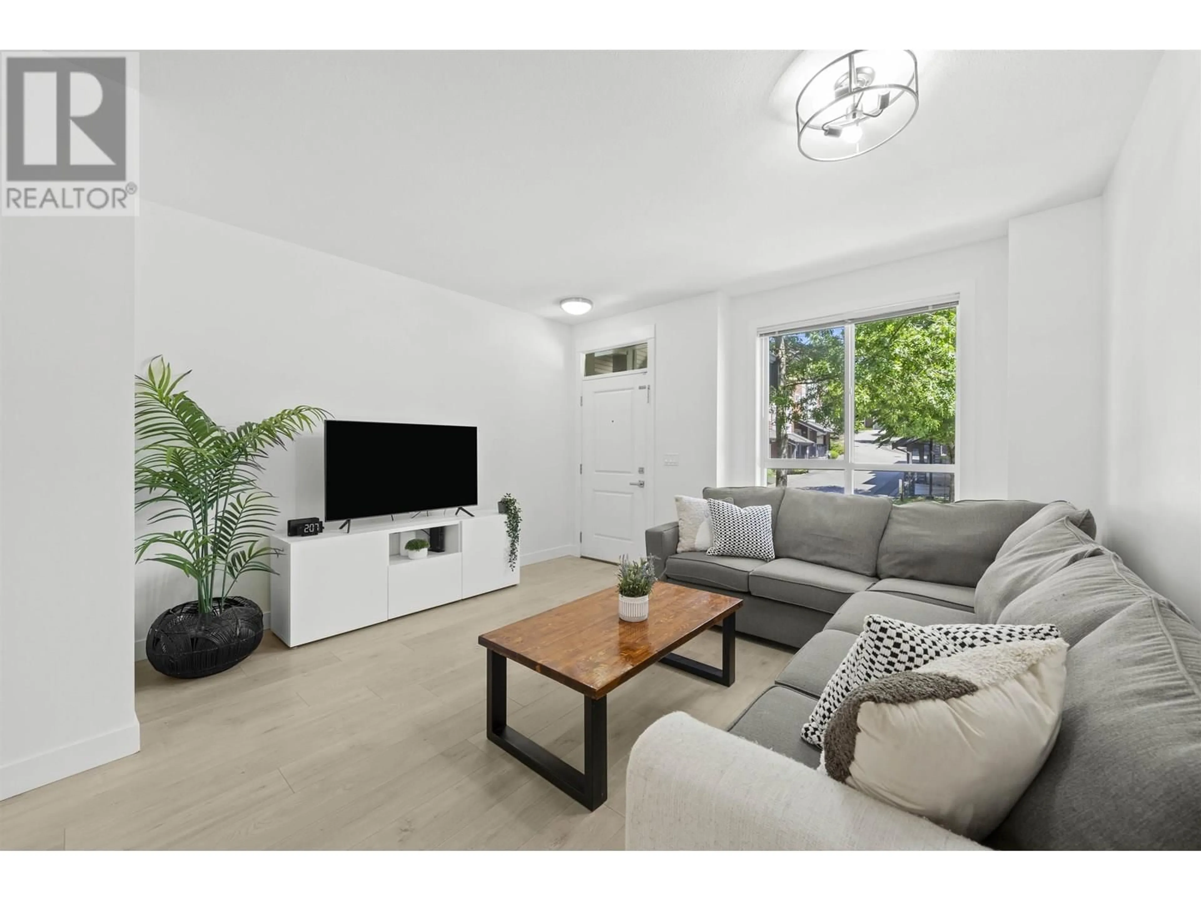 Living room with furniture, unknown for 3 - 3395 GALLOWAY AVENUE, Coquitlam British Columbia V3E0H2