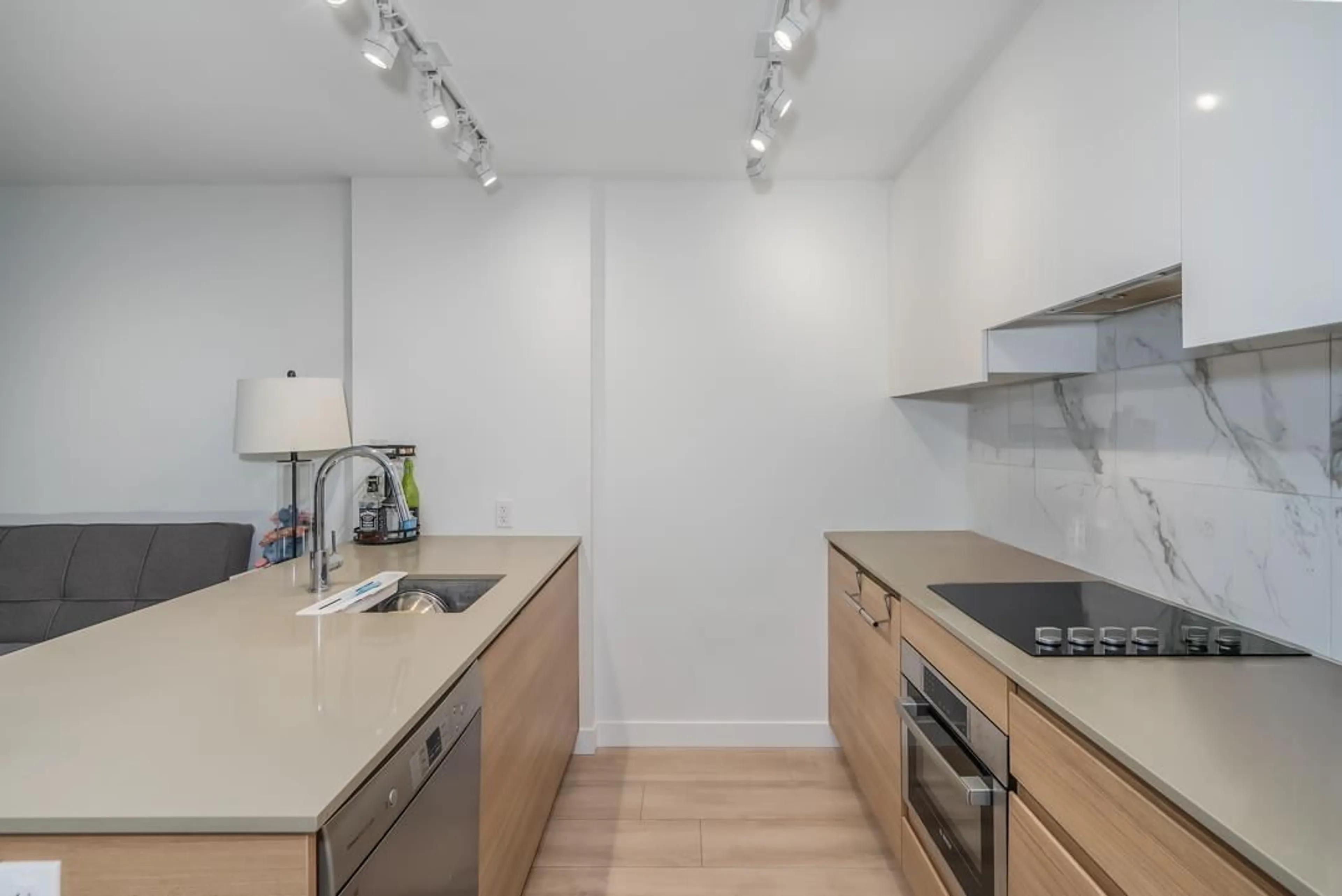 Standard kitchen, unknown for 1904 - 10626 CITY, Surrey British Columbia V3T0S3