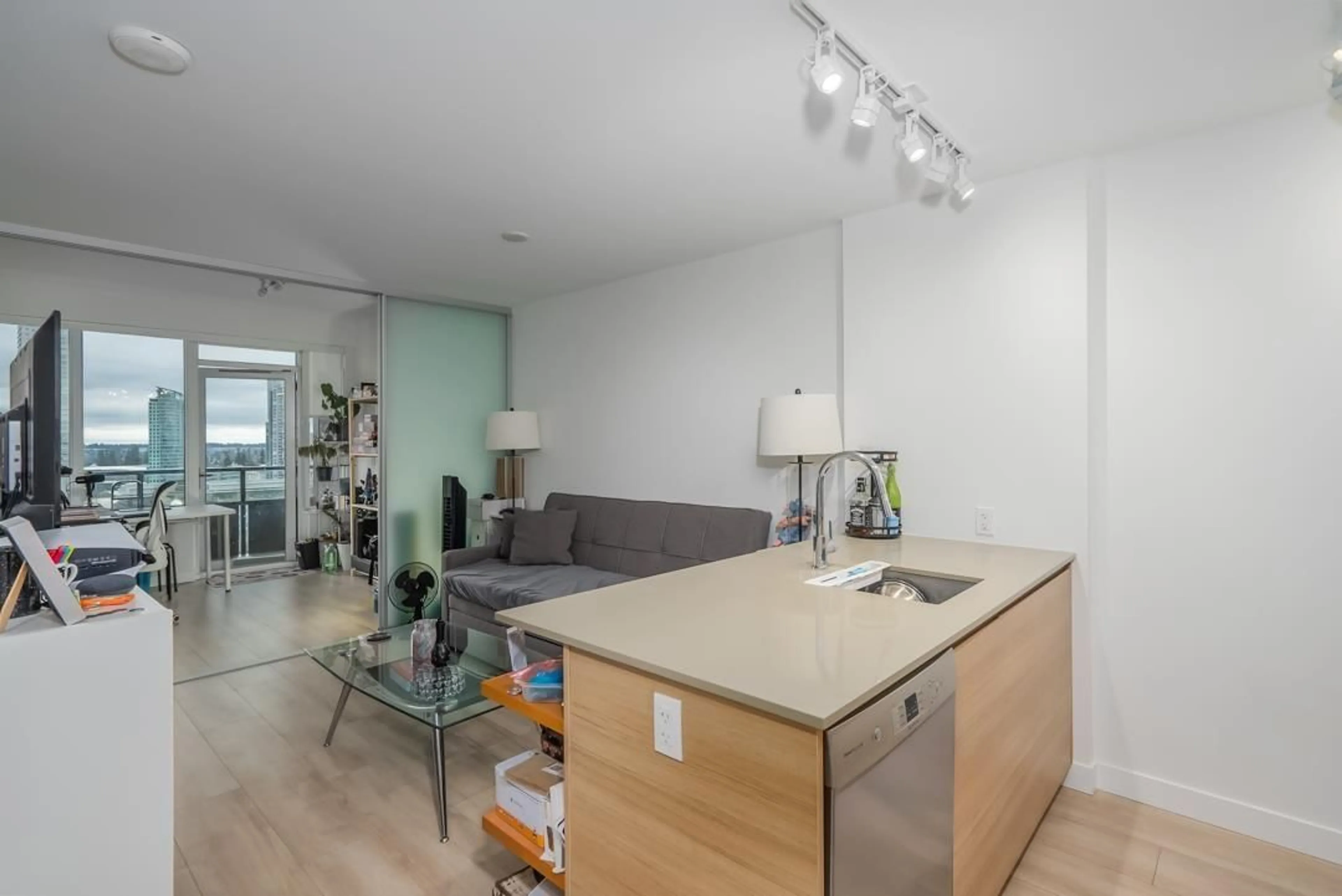 Open concept kitchen, wood/laminate floor for 1904 - 10626 CITY, Surrey British Columbia V3T0S3