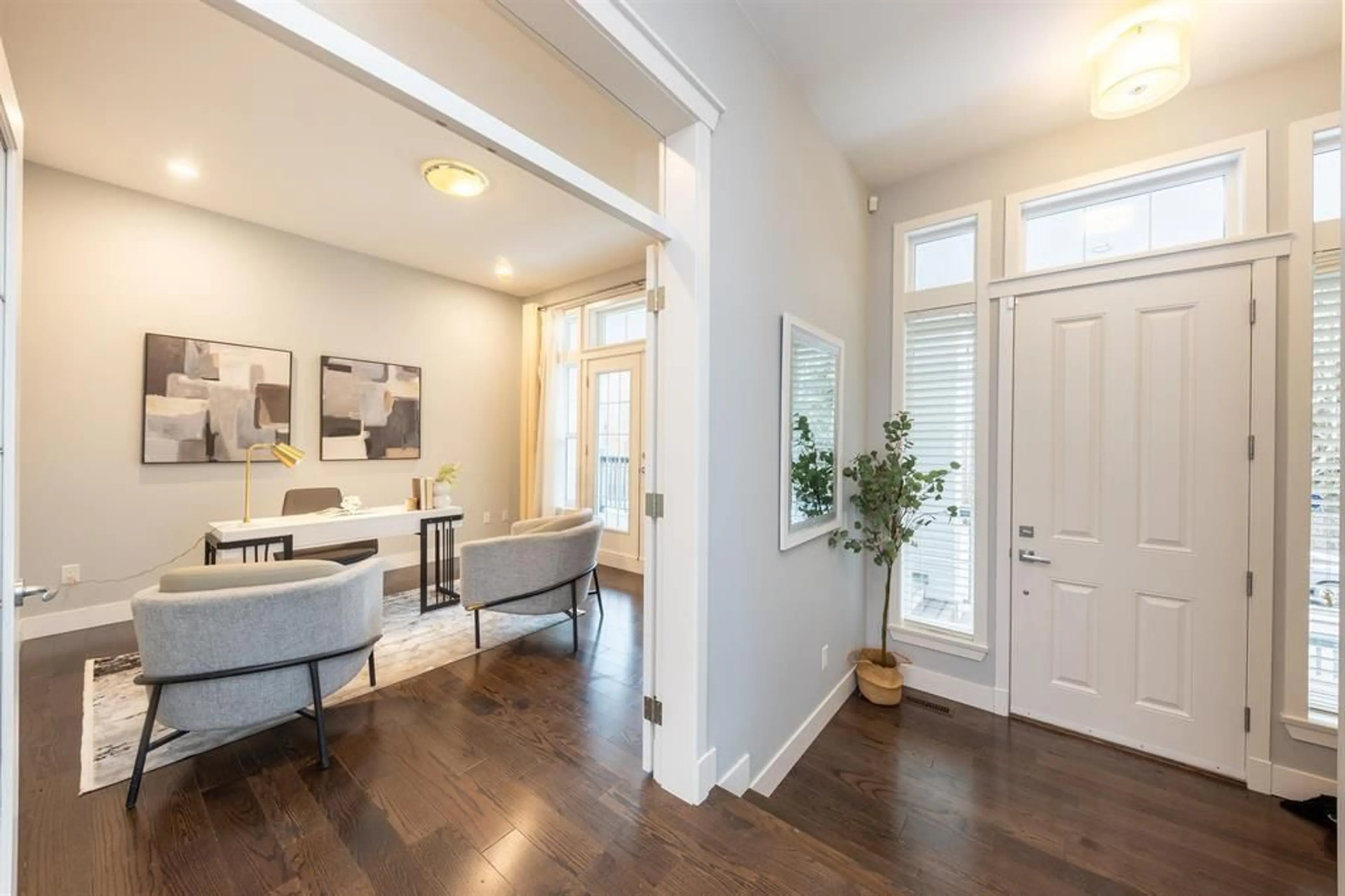 Indoor entryway for 16098 28B, Surrey British Columbia V3Z3Y6