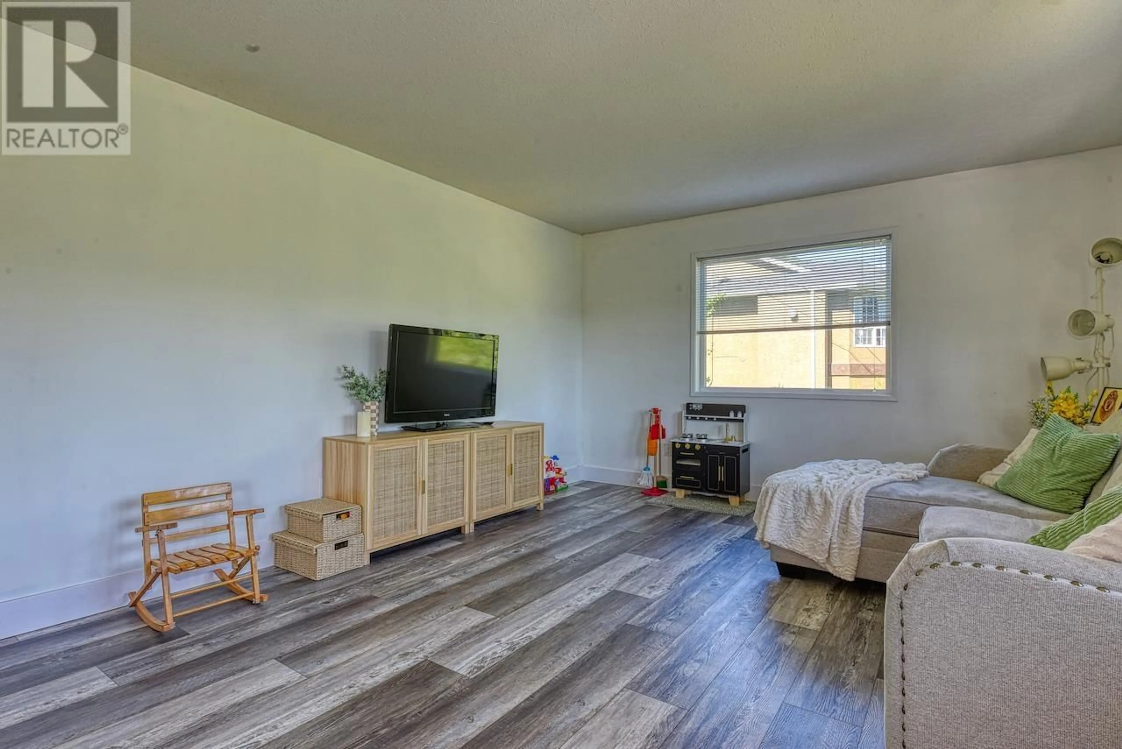 Living room with furniture, wood/laminate floor for 2119 KINGLET ROAD, Williams Lake British Columbia V2G5G4