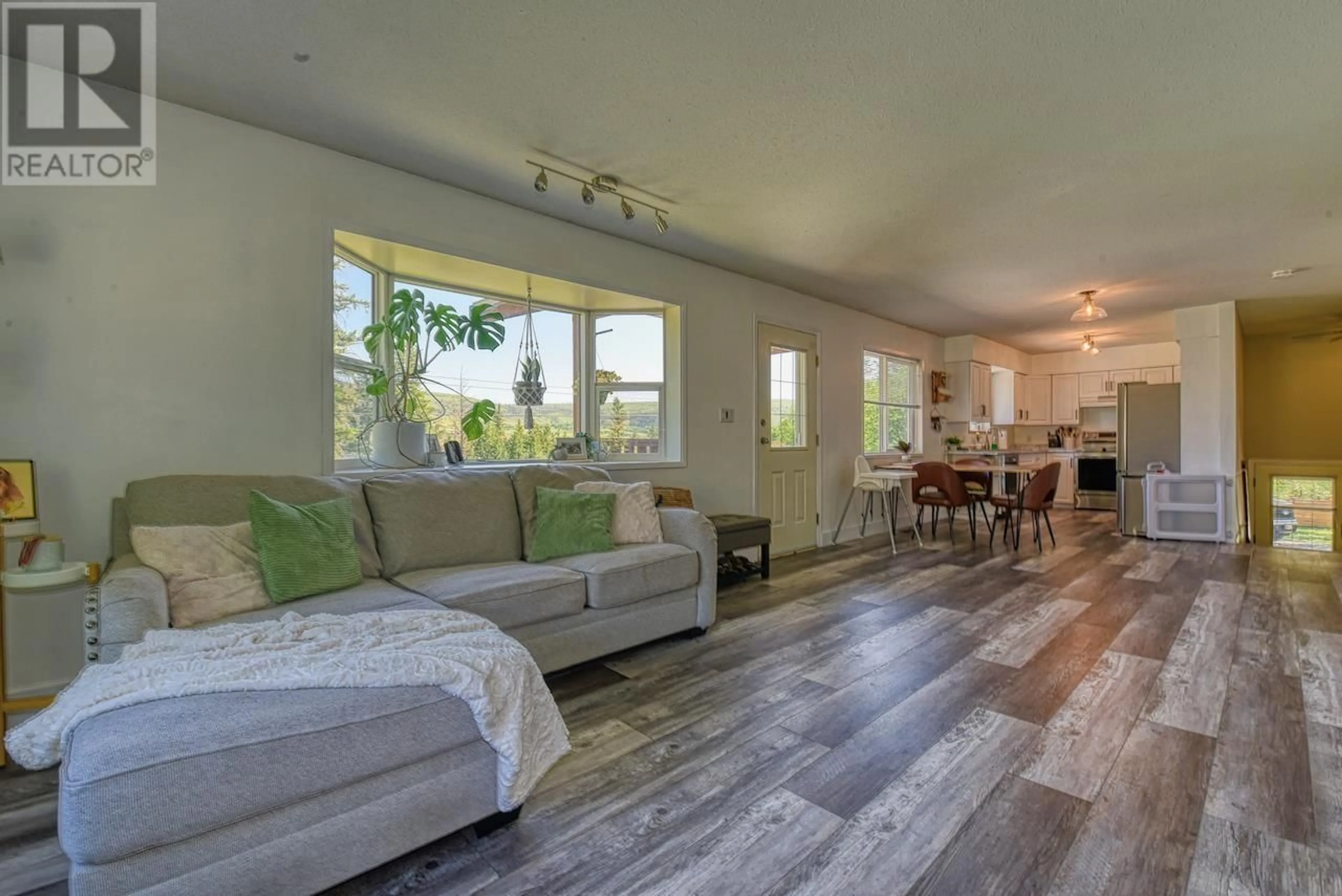 Living room with furniture, wood/laminate floor for 2119 KINGLET ROAD, Williams Lake British Columbia V2G5G4