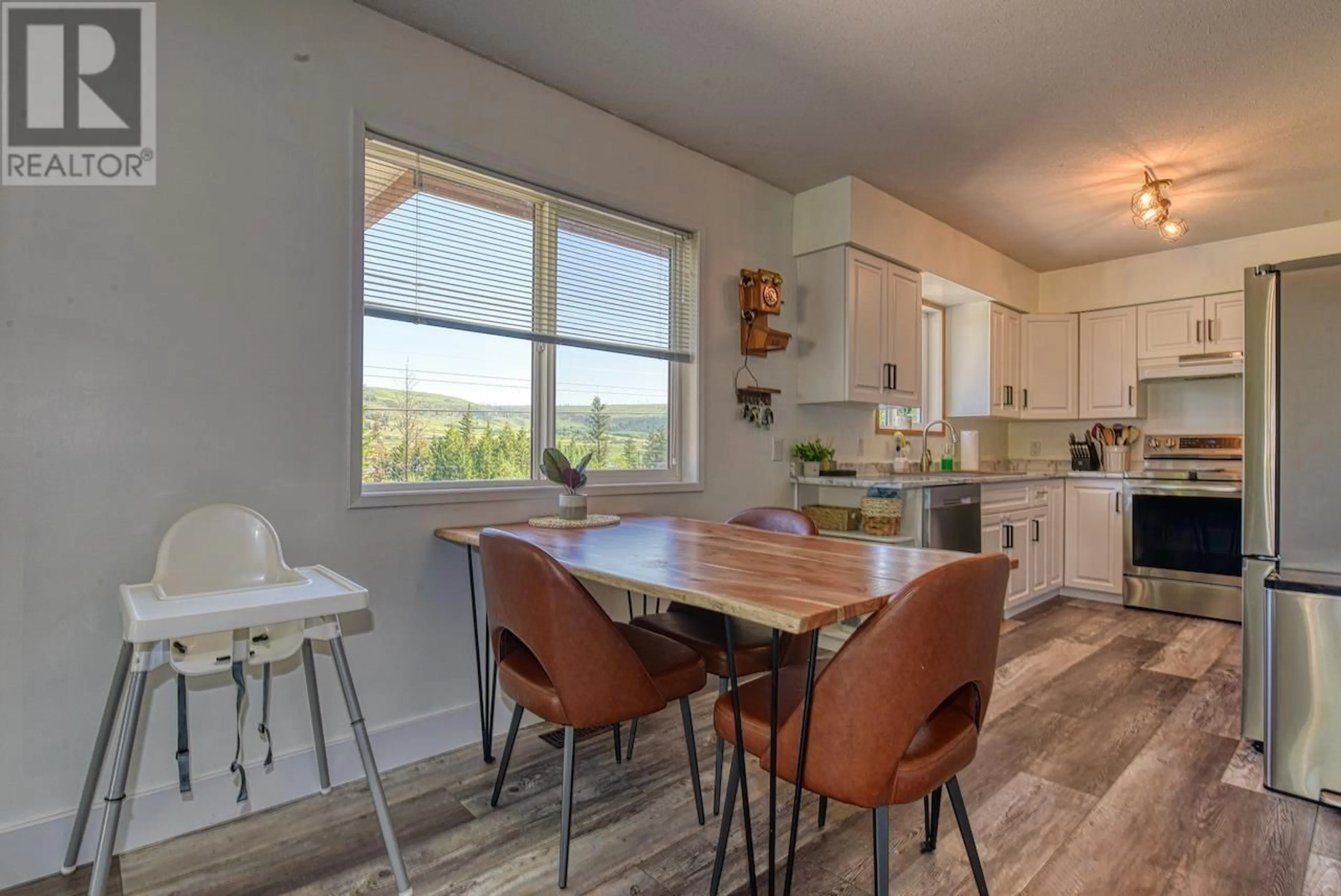 Open concept kitchen, unknown for 2119 KINGLET ROAD, Williams Lake British Columbia V2G5G4