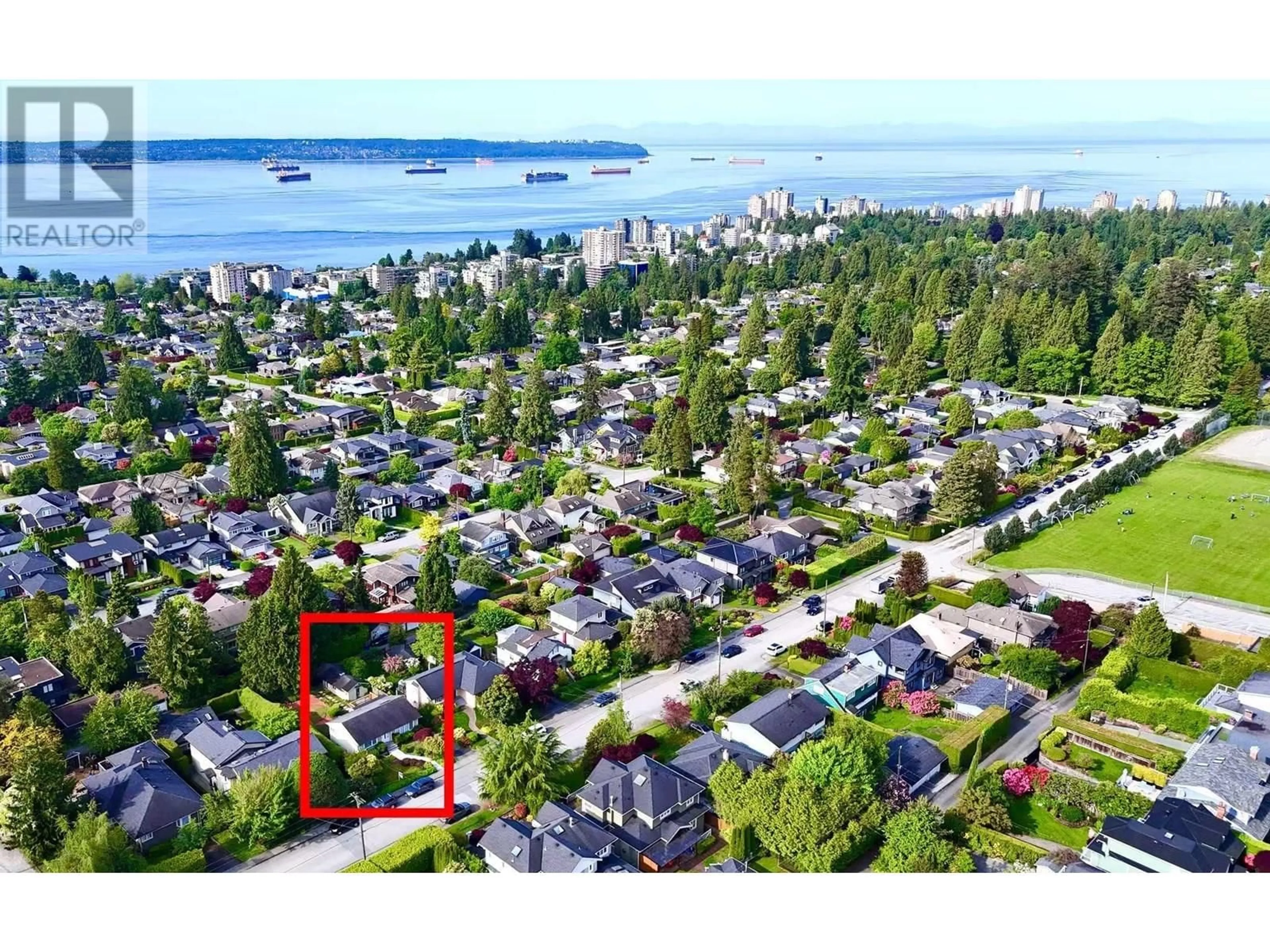 A pic from outside/outdoor area/front of a property/back of a property/a pic from drone, water/lake/river/ocean view for 1126 KINGS AVENUE, West Vancouver British Columbia V7T2C3