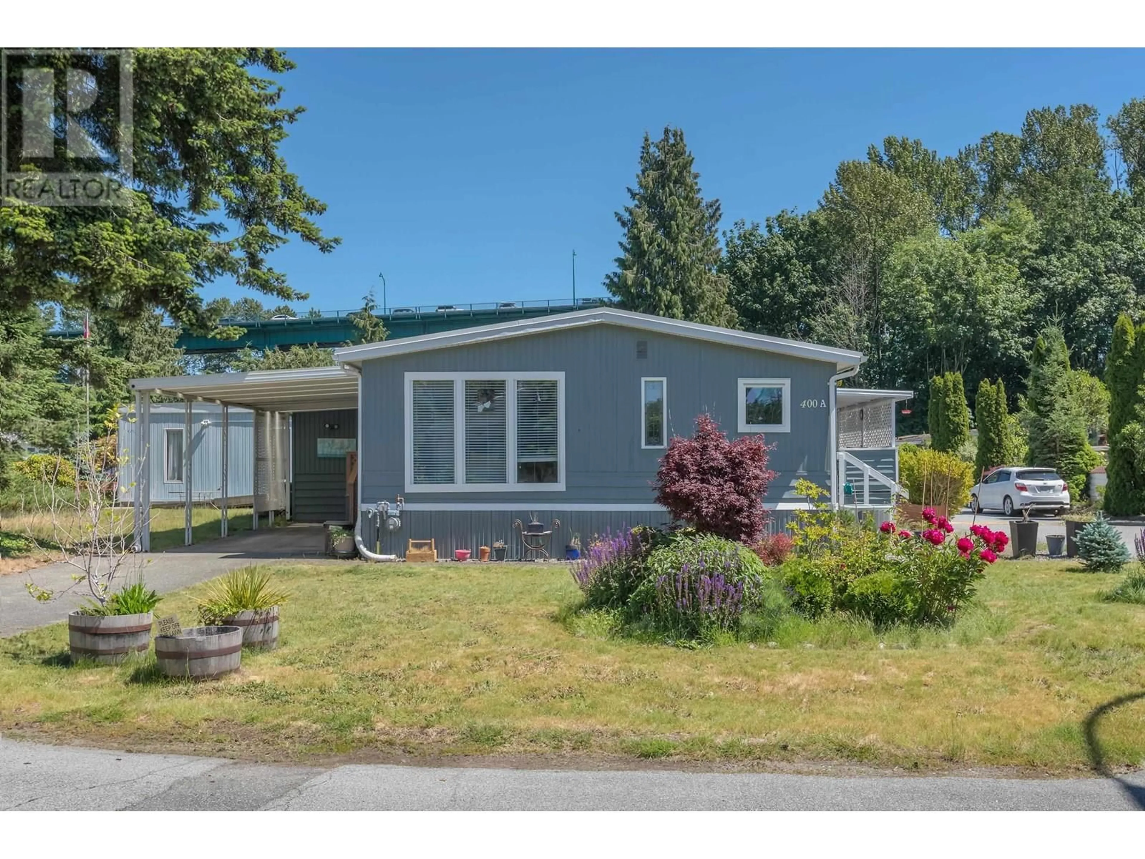 Home with vinyl exterior material, street for 400A SUNDANCE CRESCENT, West Vancouver British Columbia V7P1B8