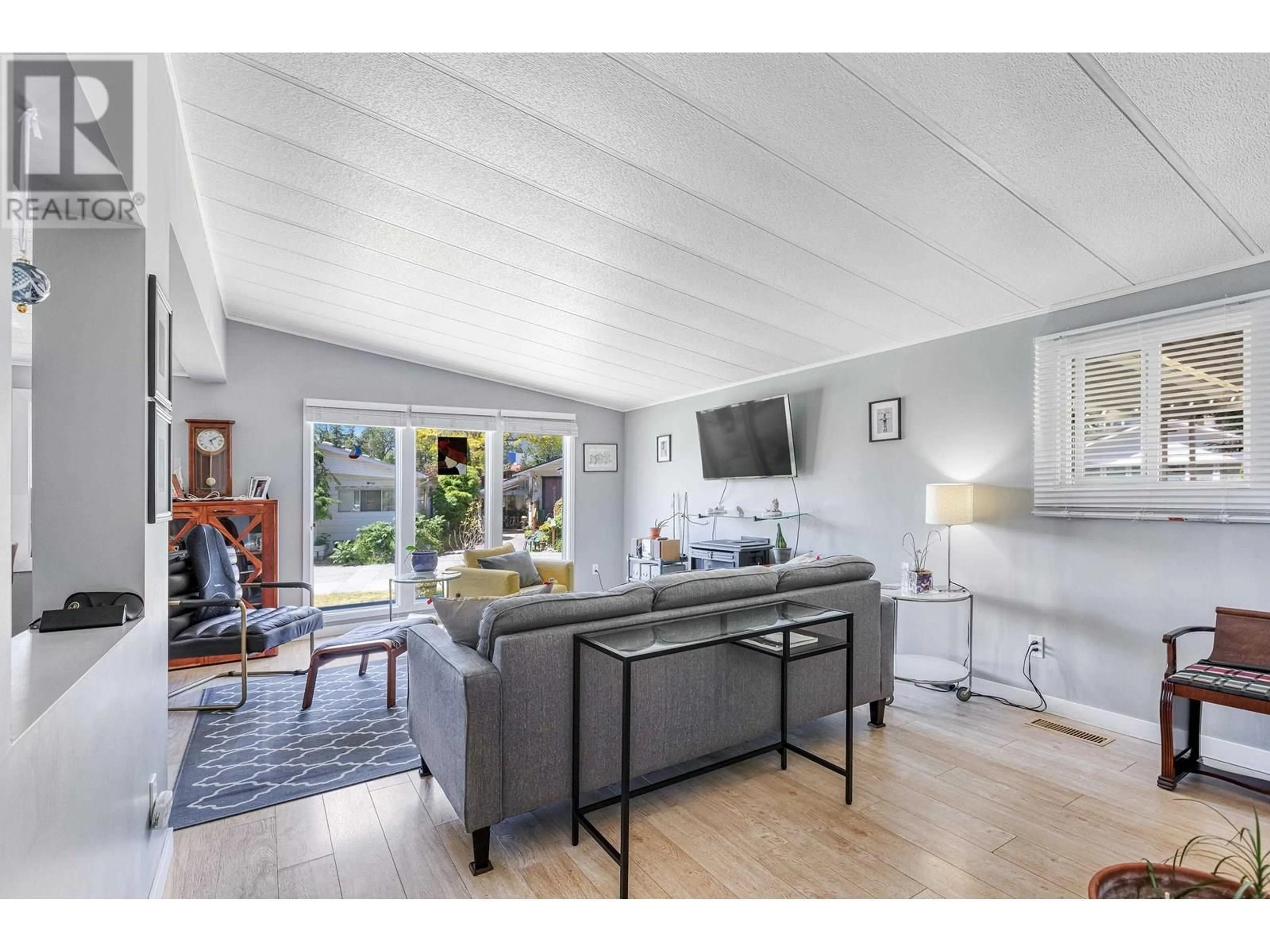 Living room with furniture, unknown for 400A SUNDANCE CRESCENT, West Vancouver British Columbia V7P1B8