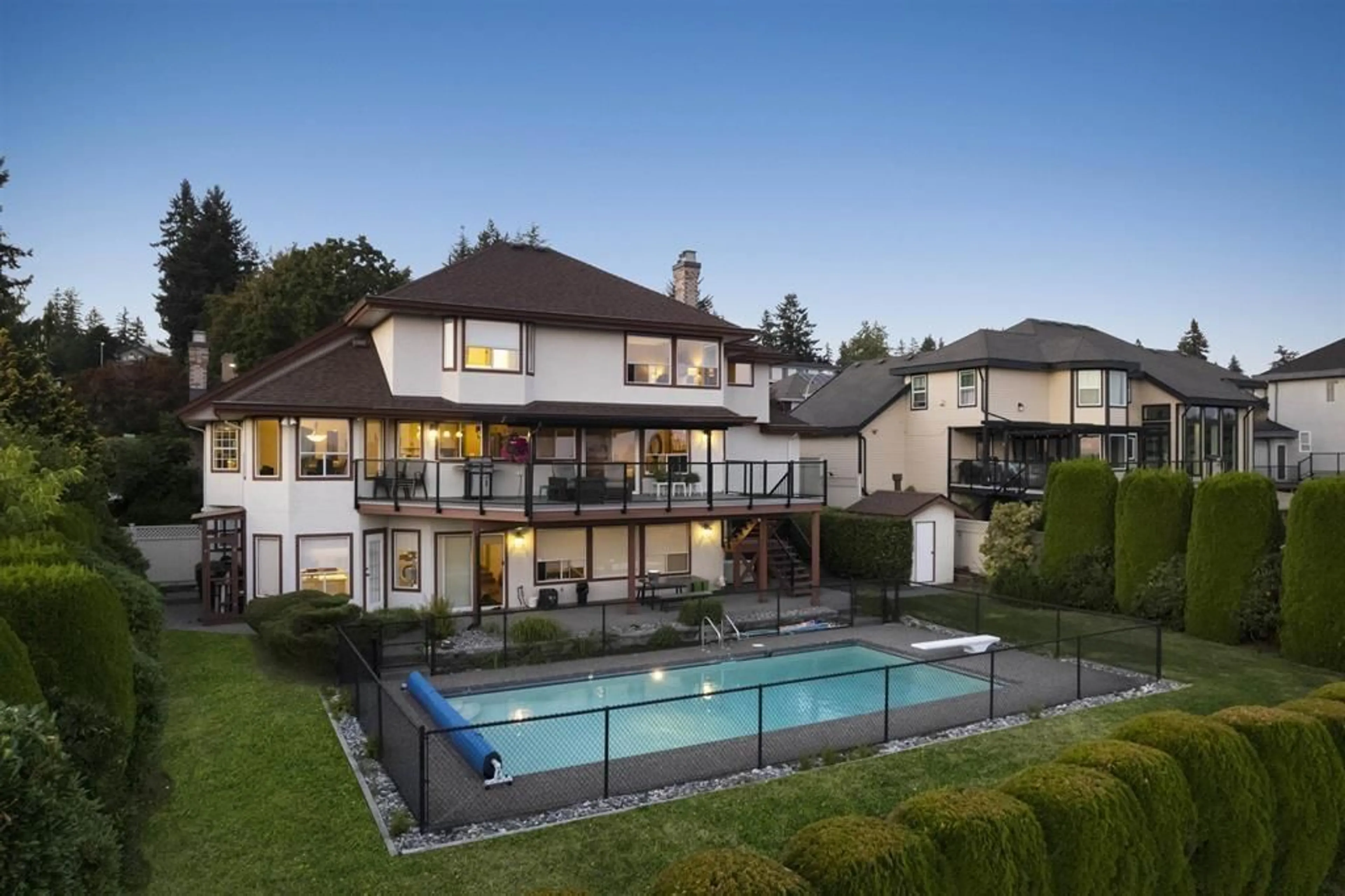 Pool for 16512 77A, Surrey British Columbia V4N0L4