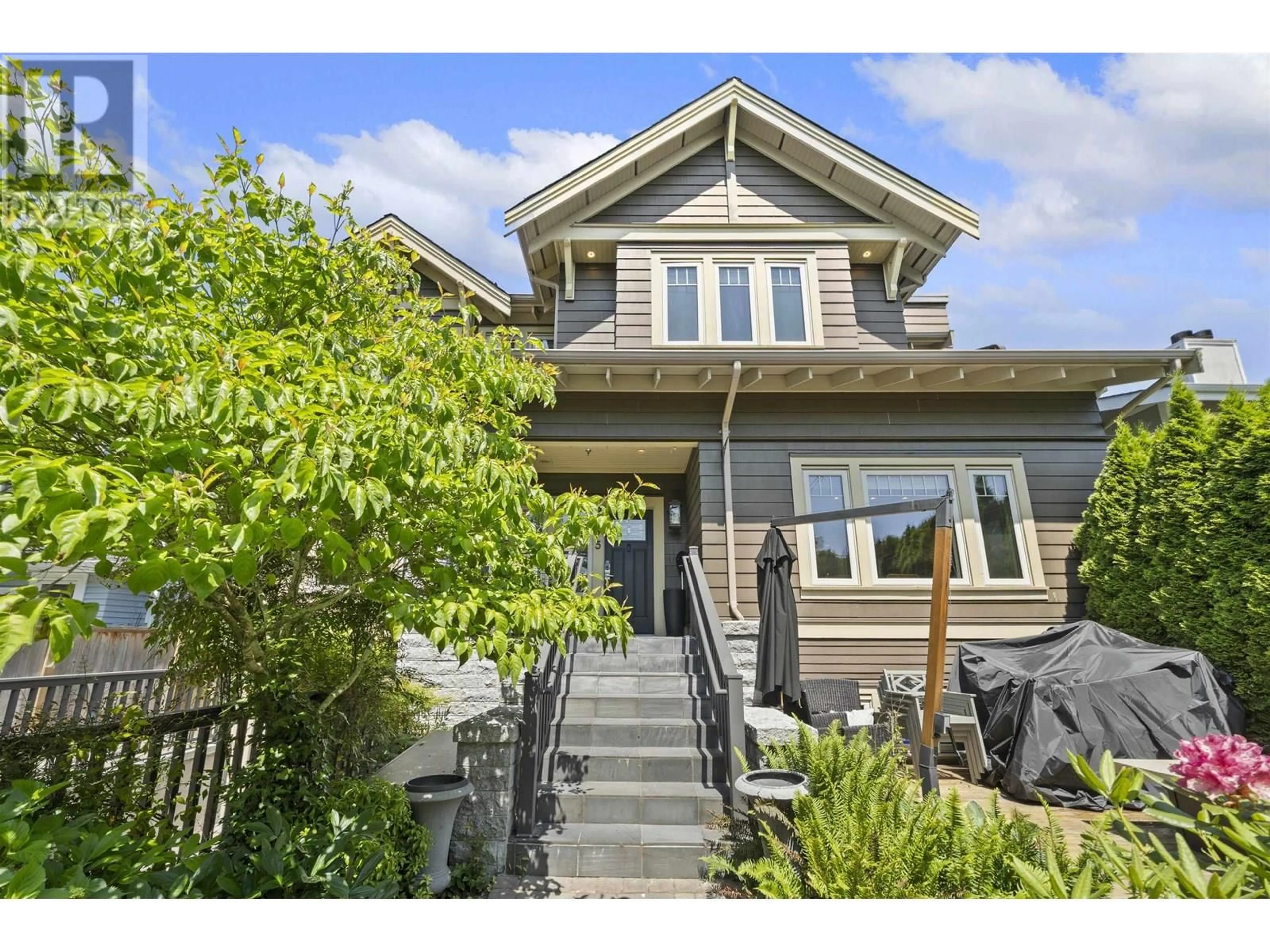 Unknown for 2575 7TH AVENUE, Vancouver British Columbia V6K1Y8