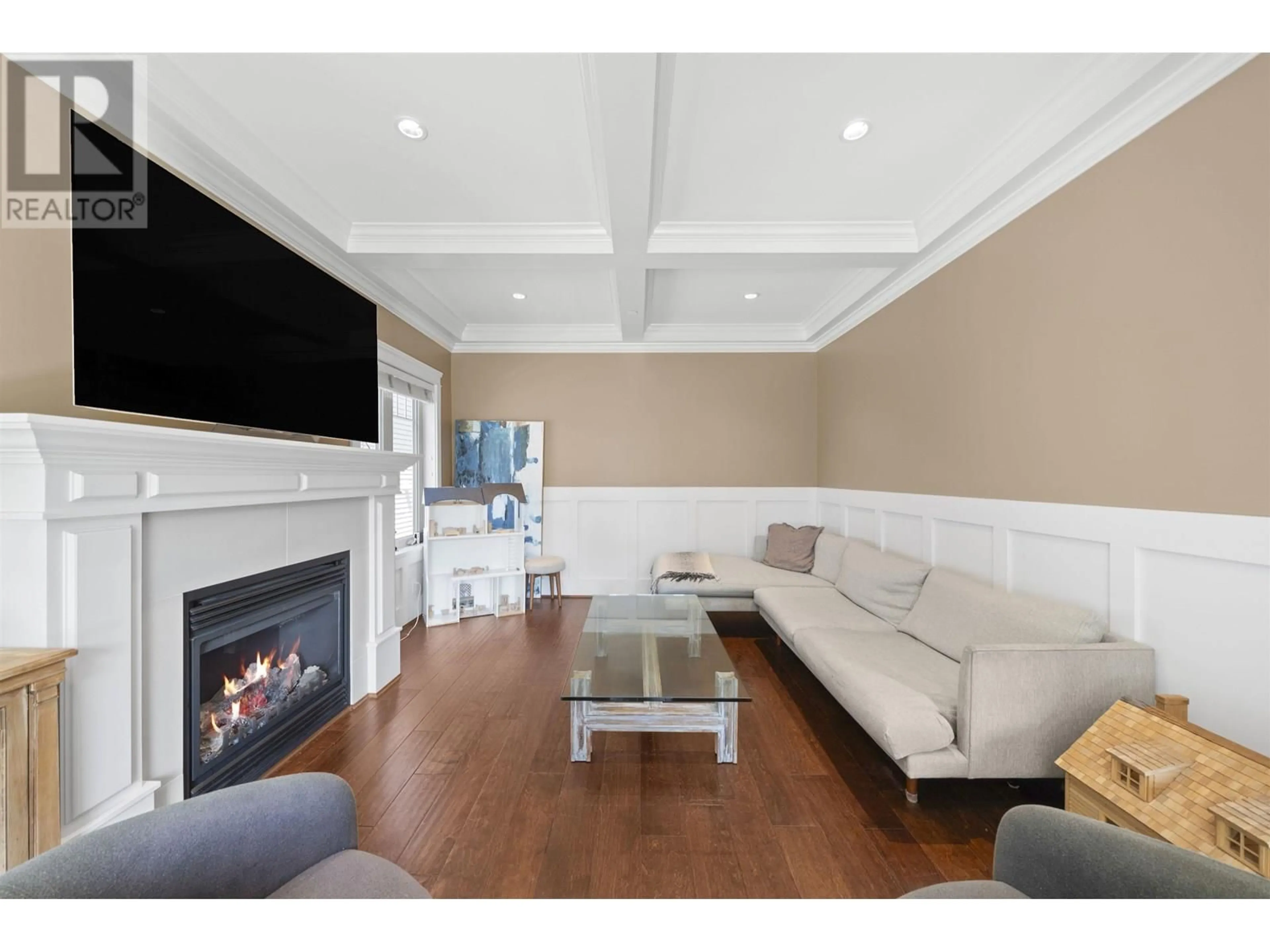 Living room with furniture, wood/laminate floor for 2575 7TH AVENUE, Vancouver British Columbia V6K1Y8