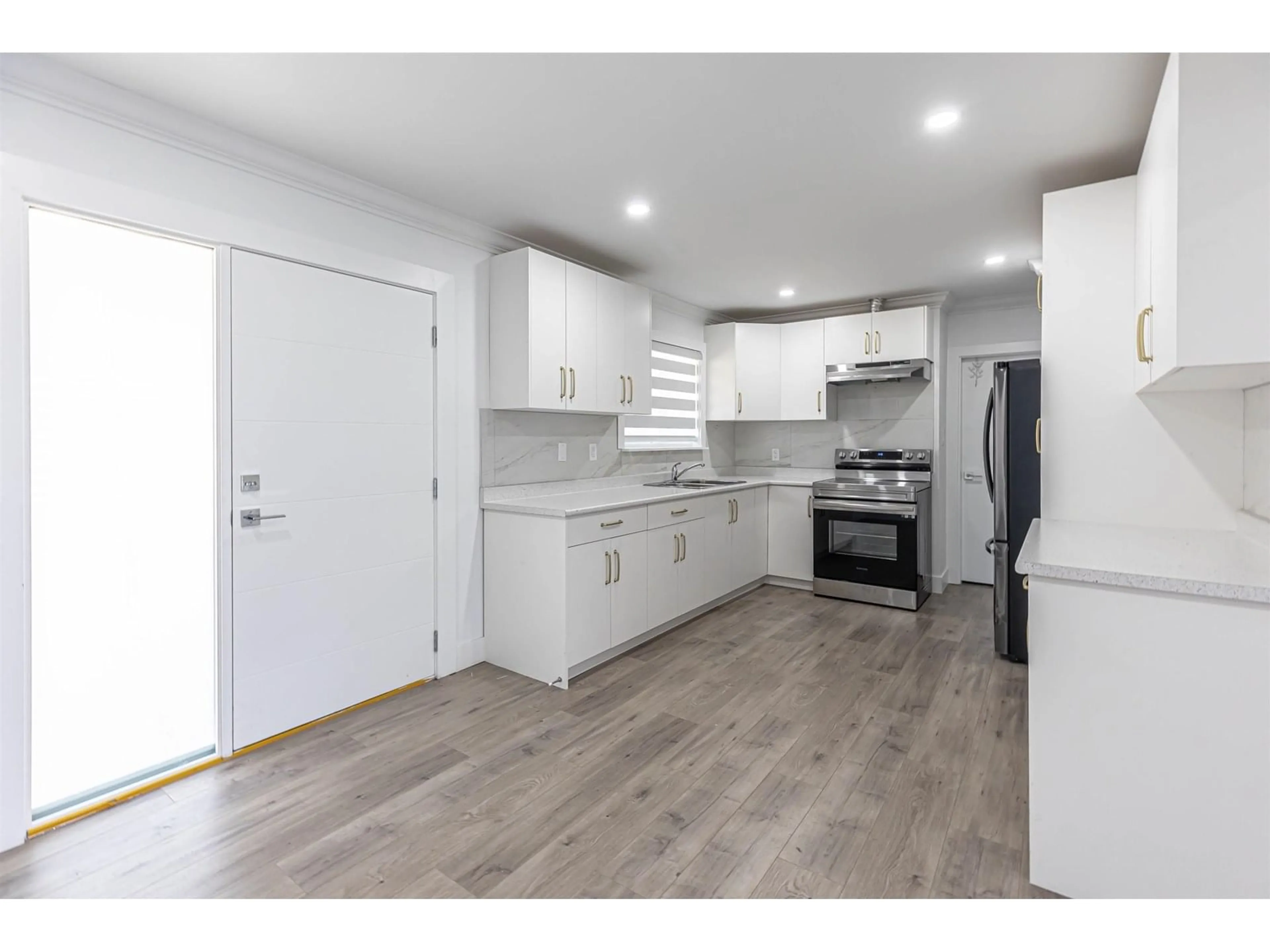 Open concept kitchen, unknown for 16373 15, Surrey British Columbia V4A1L4