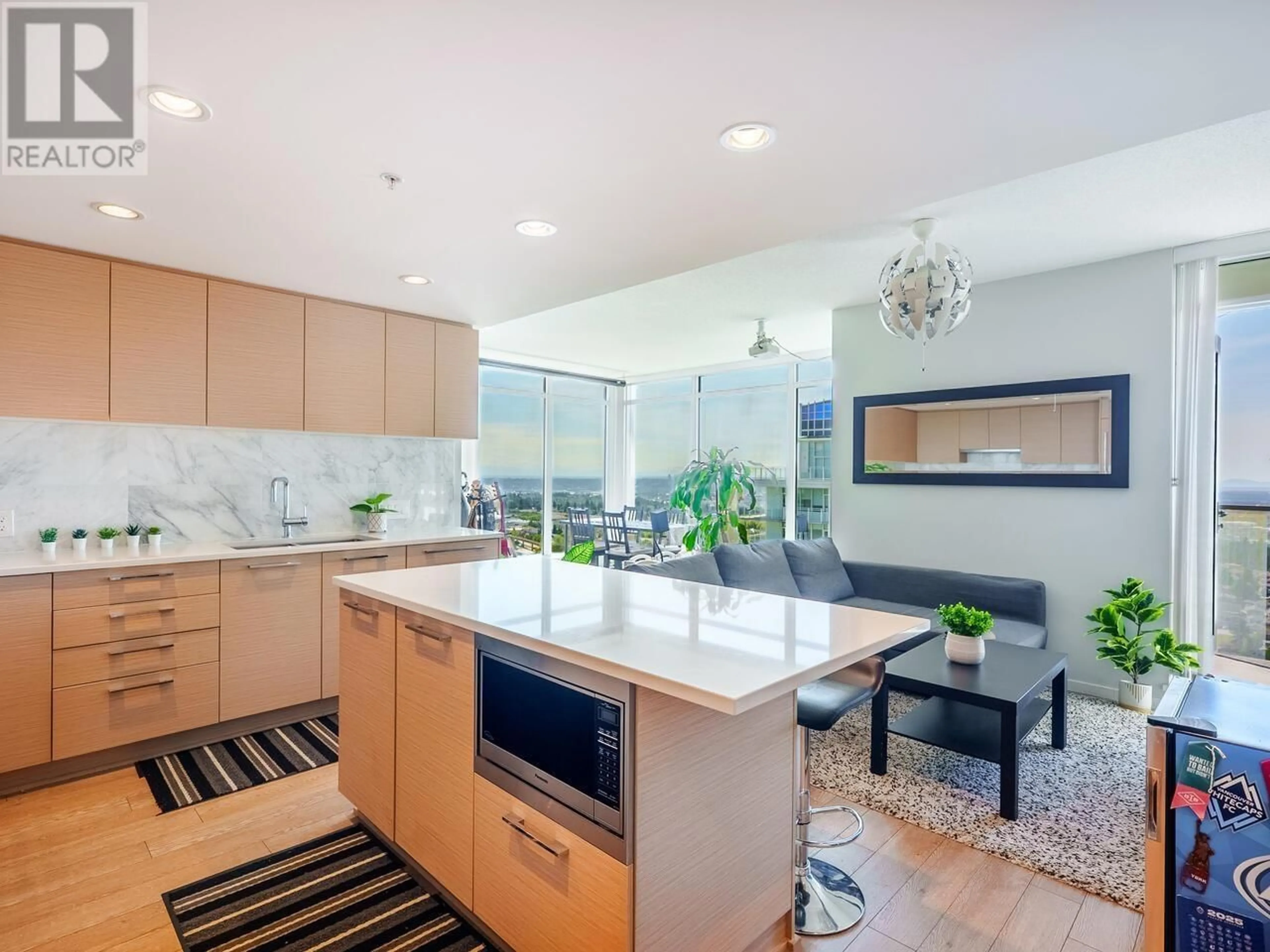 Open concept kitchen, ceramic/tile floor for 2708 - 6700 DUNBLANE AVENUE, Burnaby British Columbia V5H0J3