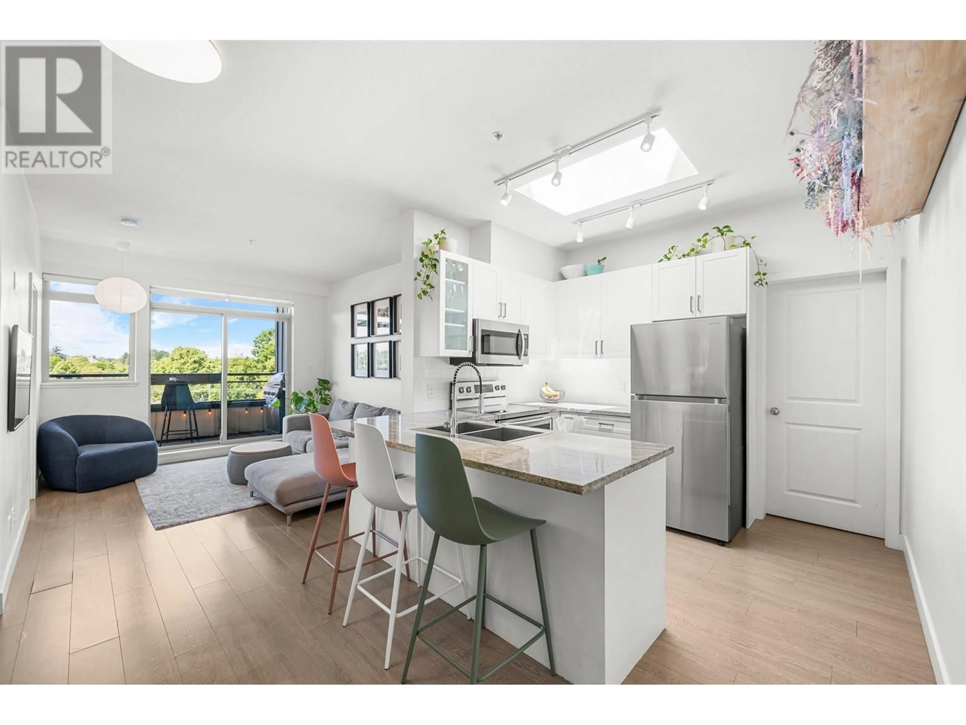 Open concept kitchen, unknown for PH15 - 688 17TH AVENUE, Vancouver British Columbia V5V0A8