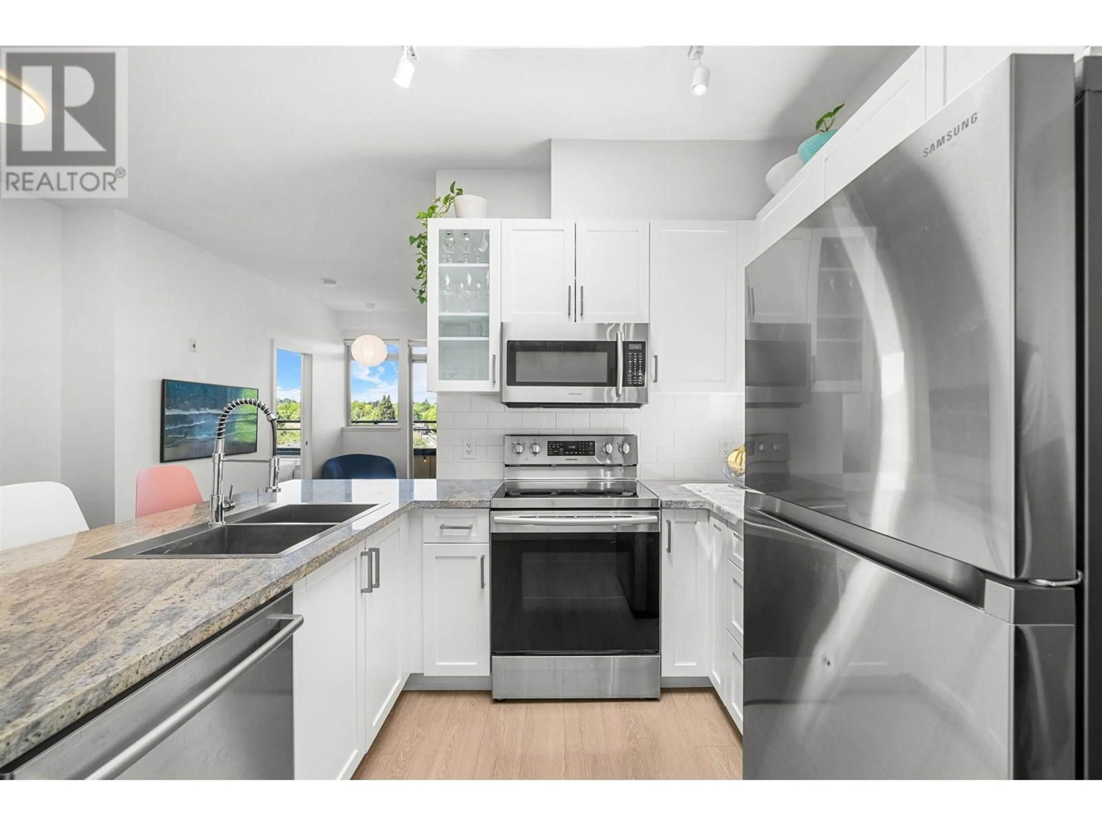 Open concept kitchen, unknown for PH15 - 688 17TH AVENUE, Vancouver British Columbia V5V0A8