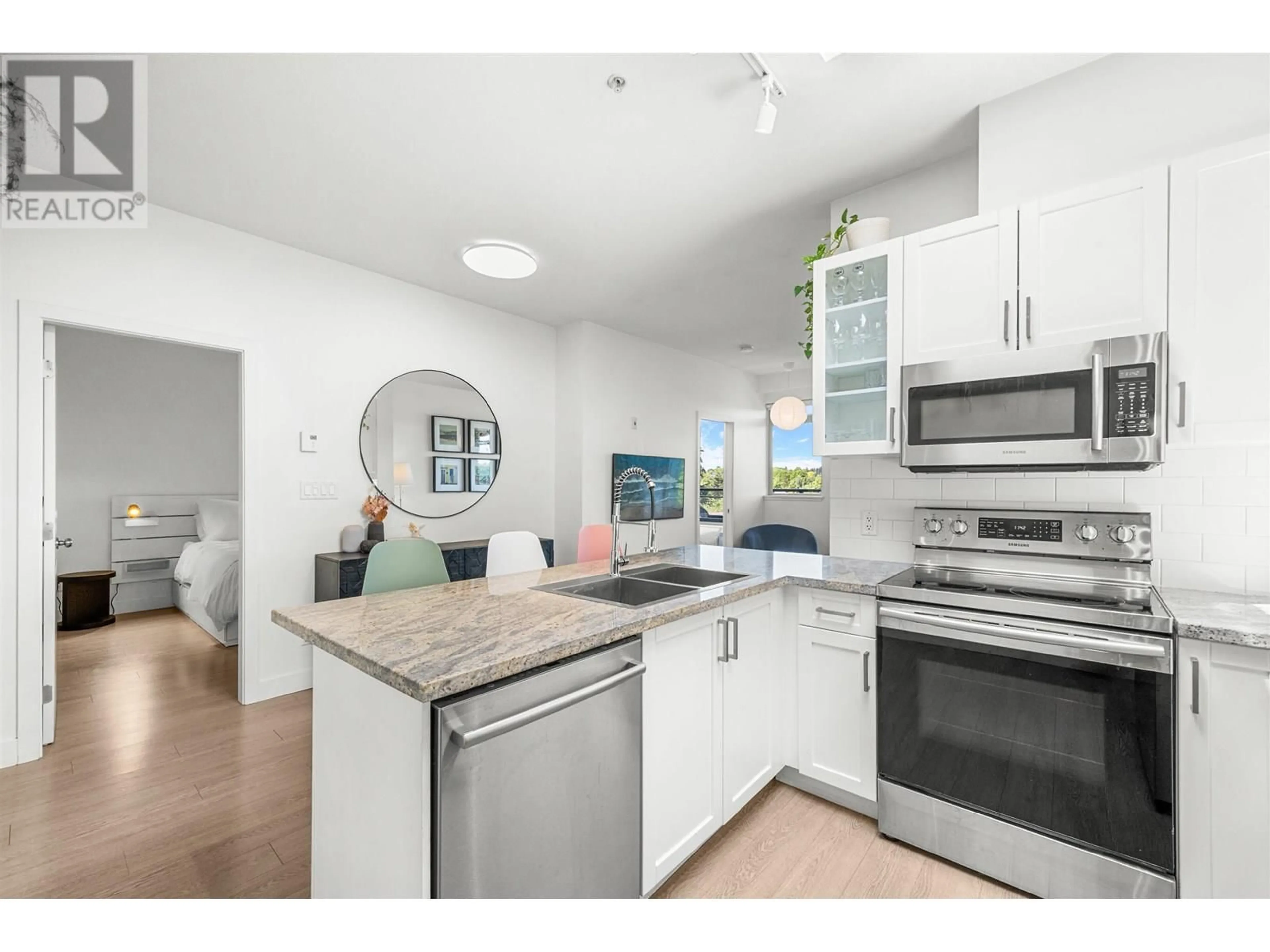 Open concept kitchen, unknown for PH15 - 688 17TH AVENUE, Vancouver British Columbia V5V0A8