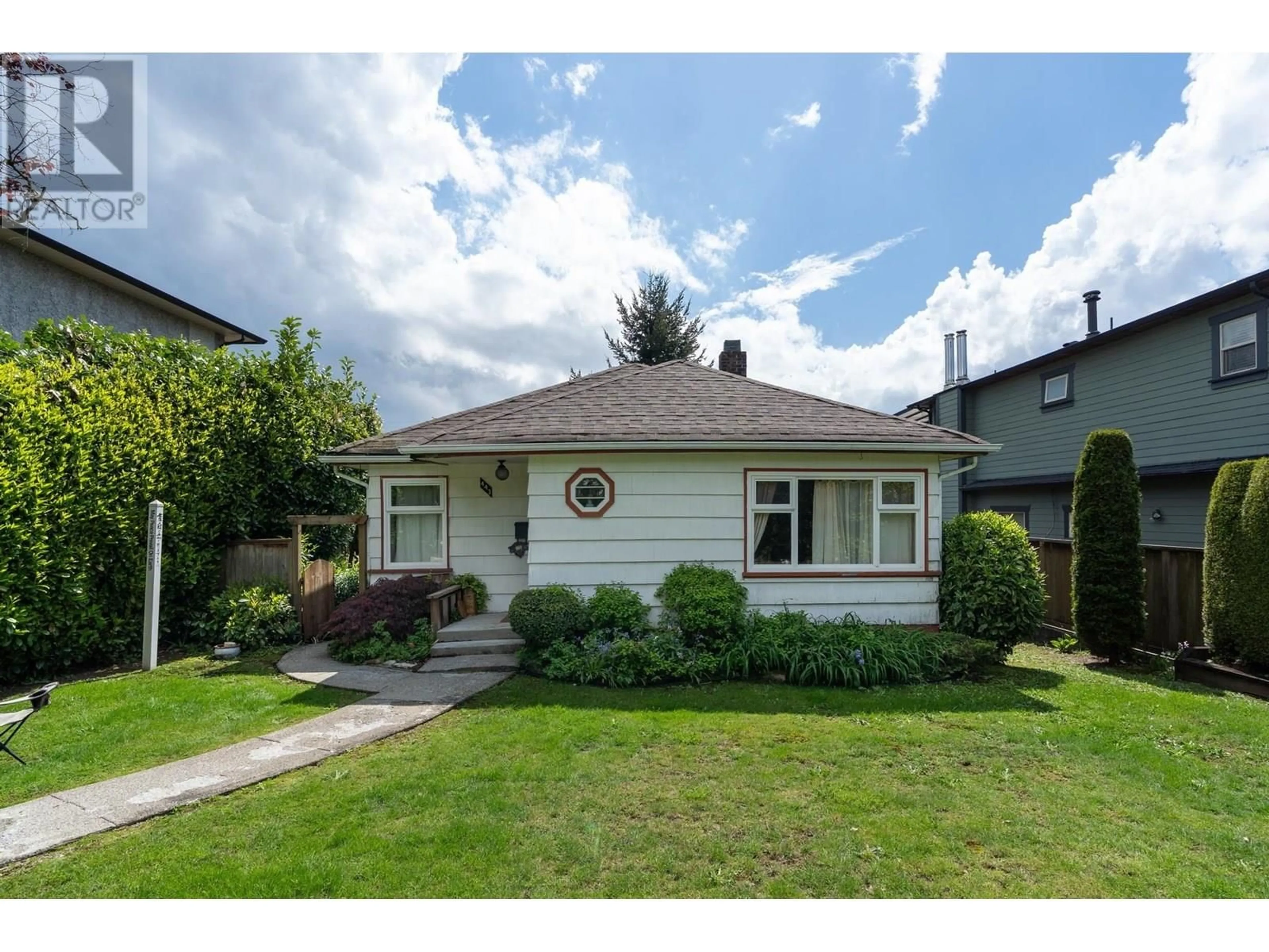 Unknown for 443 17TH STREET, North Vancouver British Columbia V7L2W3