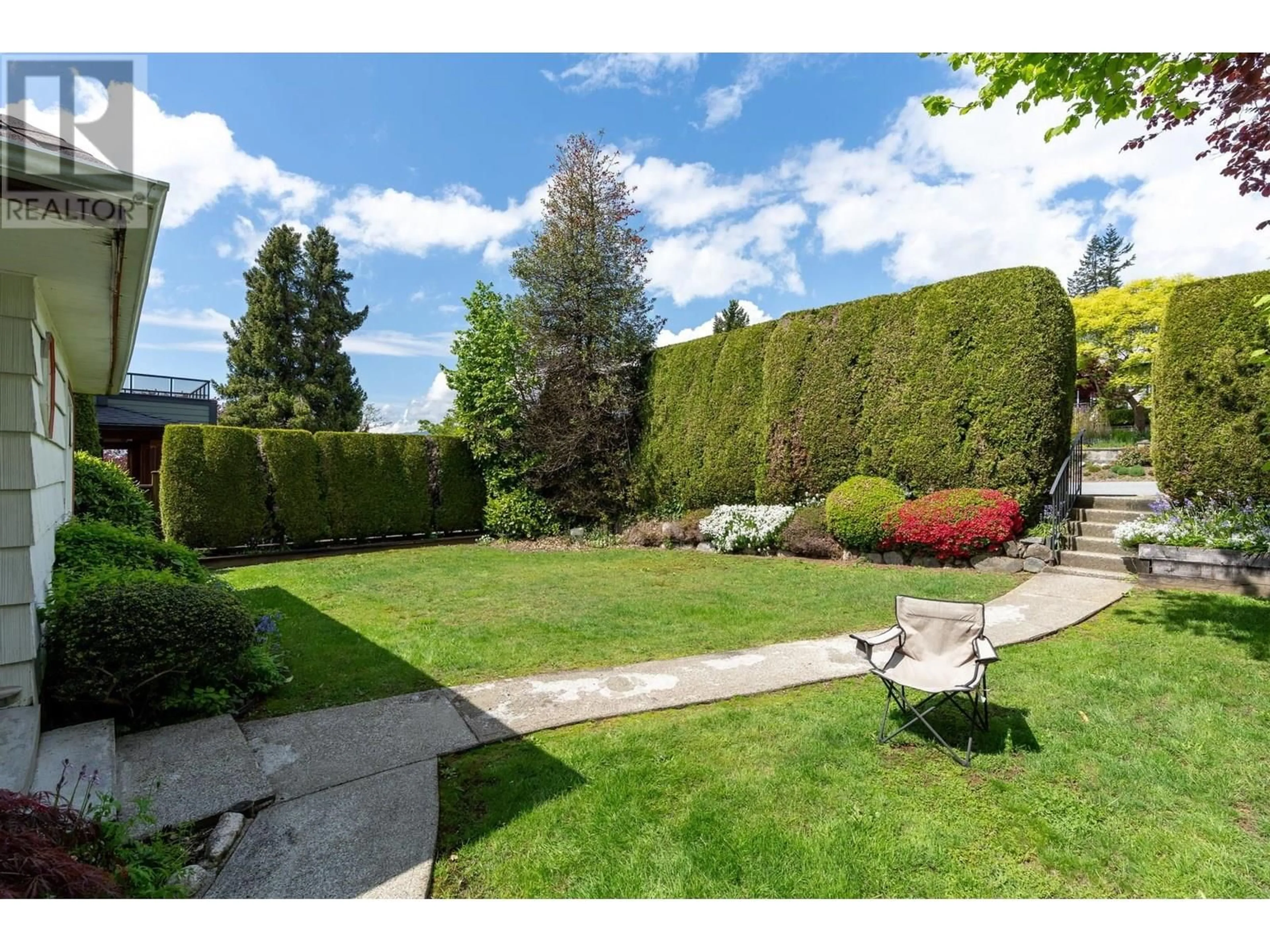 Patio, street for 443 17TH STREET, North Vancouver British Columbia V7L2W3