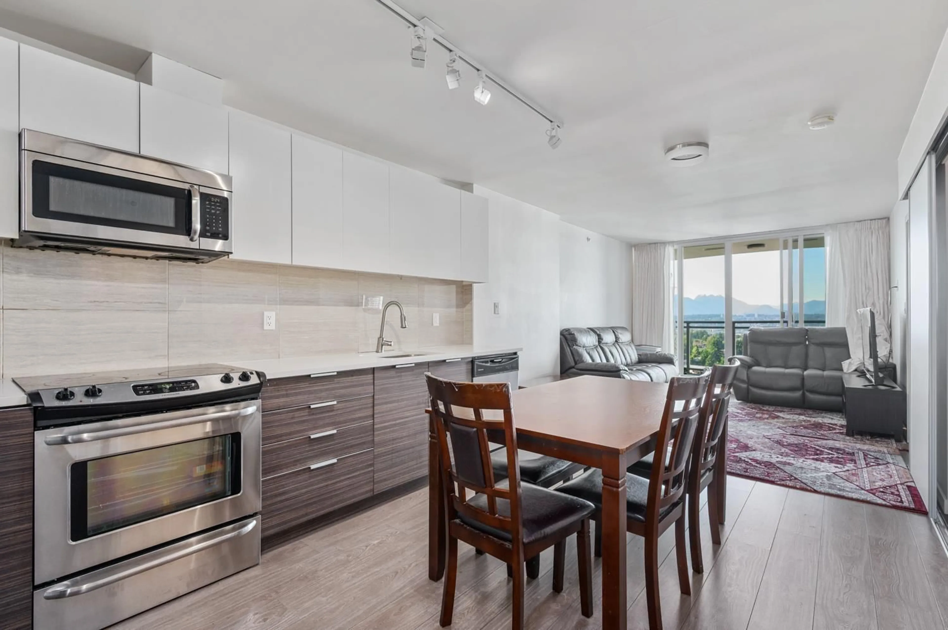 Standard kitchen, unknown for 1502 - 13303 CENTRAL, Surrey British Columbia V3T0K6
