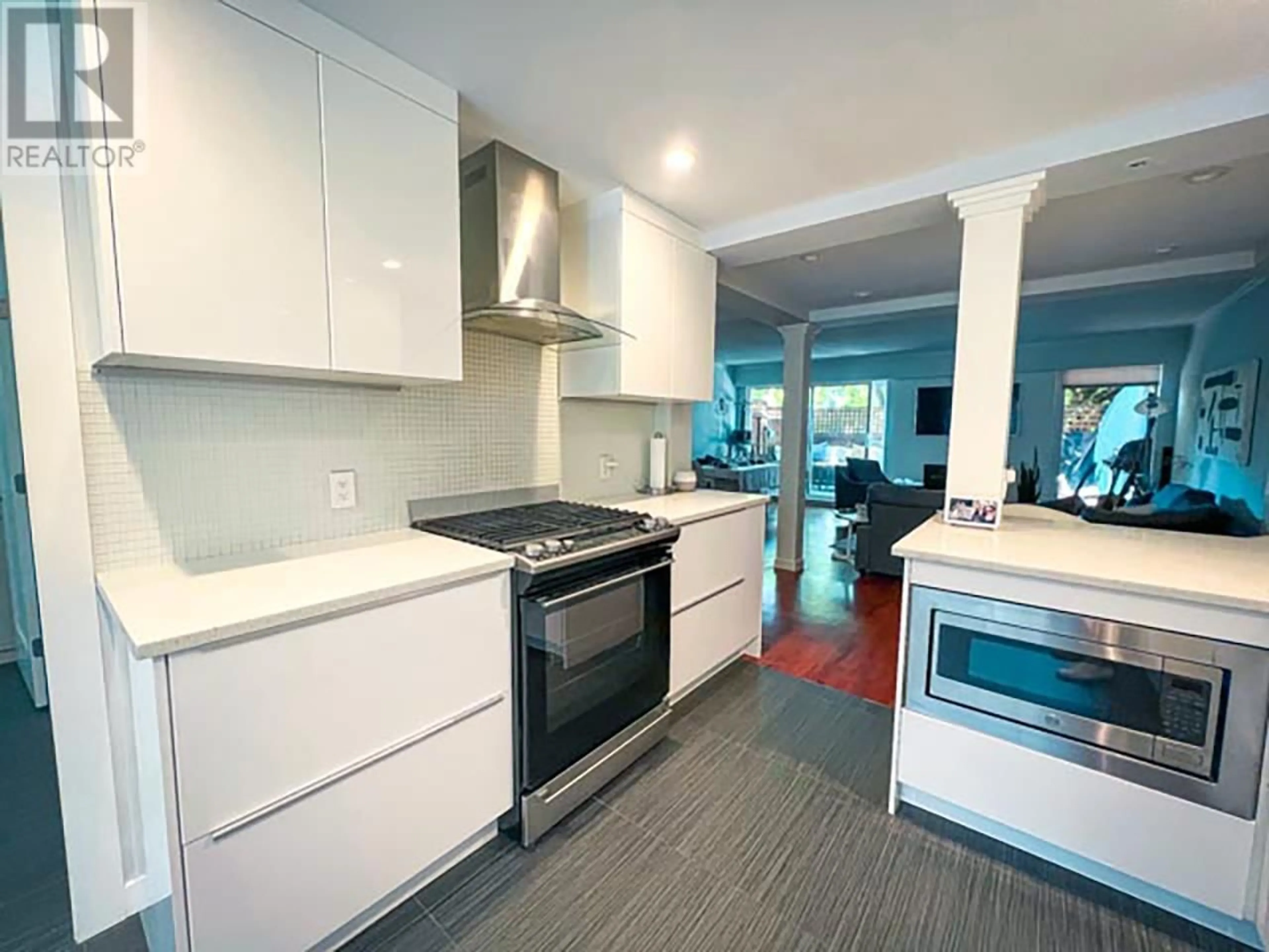 Open concept kitchen, ceramic/tile floor for 103 - 555 28TH STREET, North Vancouver British Columbia V7N2J7